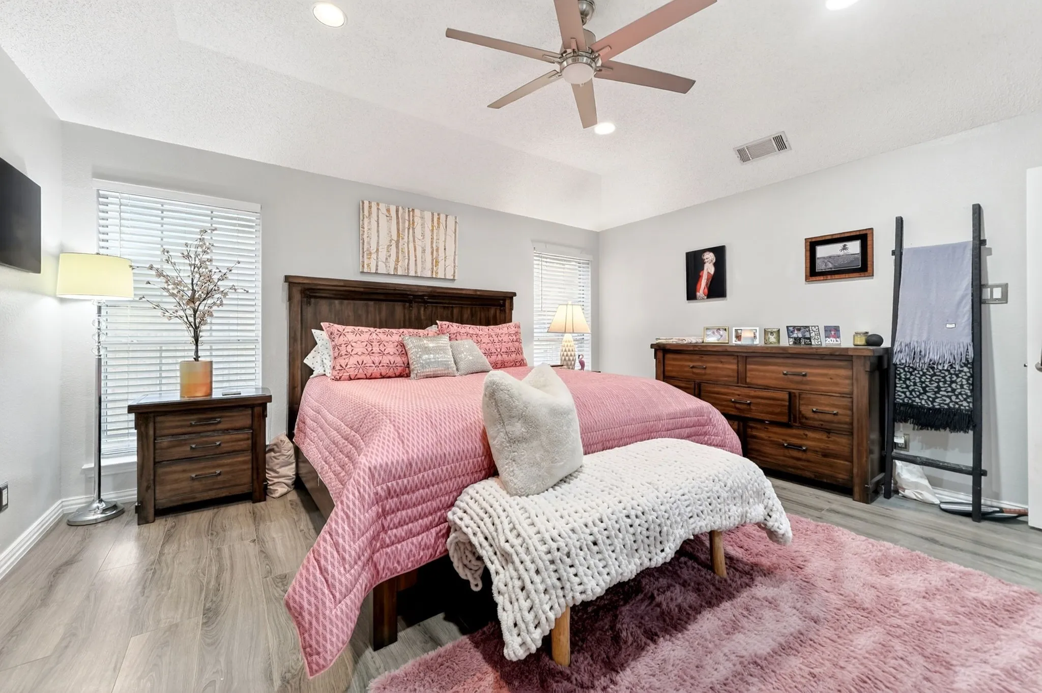 Single Family Residence For Sale in Rockwall County , 104 Easterner Place, Rockwall, Texas 75032, 3 Bedroom, 3 Bathroom, 2 Garage spaces, 2,262 Sqft, built in 1993, mls#21315098, Real Estate Agent in Rockwall, Homes For Sale in Rockwall county, Homes For Sale in Rockwall, Realtor in Rockwall Texas, Real Estate Brokerage Independent Realty Texas, Luminita Cordes Realtor