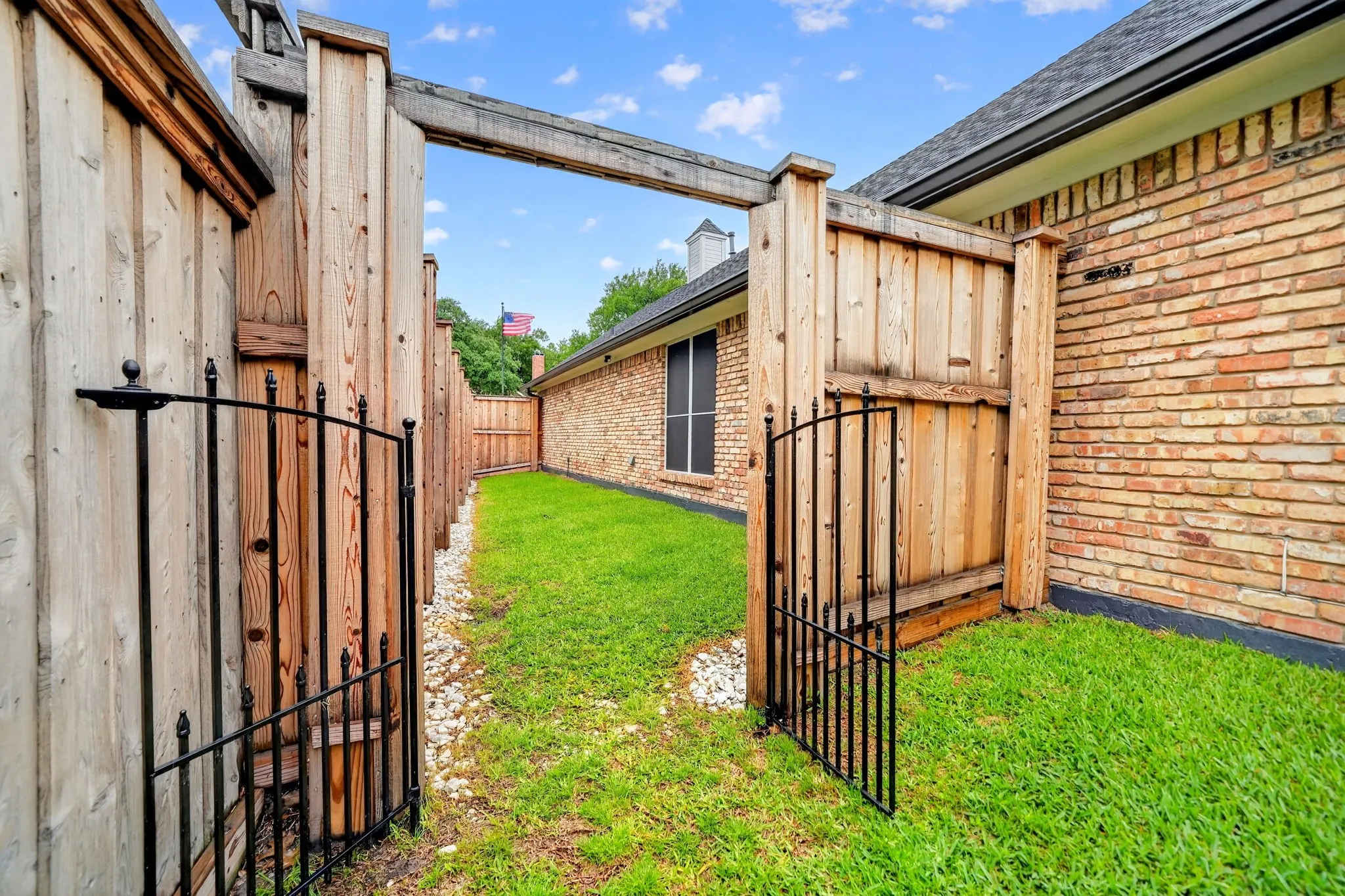 Single Family Residence For Sale in Rockwall County , 104 Easterner Place, Rockwall, Texas 75032, 3 Bedroom, 3 Bathroom, 2 Garage spaces, 2,262 Sqft, built in 1993, mls#21315098, Real Estate Agent in Rockwall, Homes For Sale in Rockwall county, Homes For Sale in Rockwall, Realtor in Rockwall Texas, Real Estate Brokerage Independent Realty Texas, Luminita Cordes Realtor