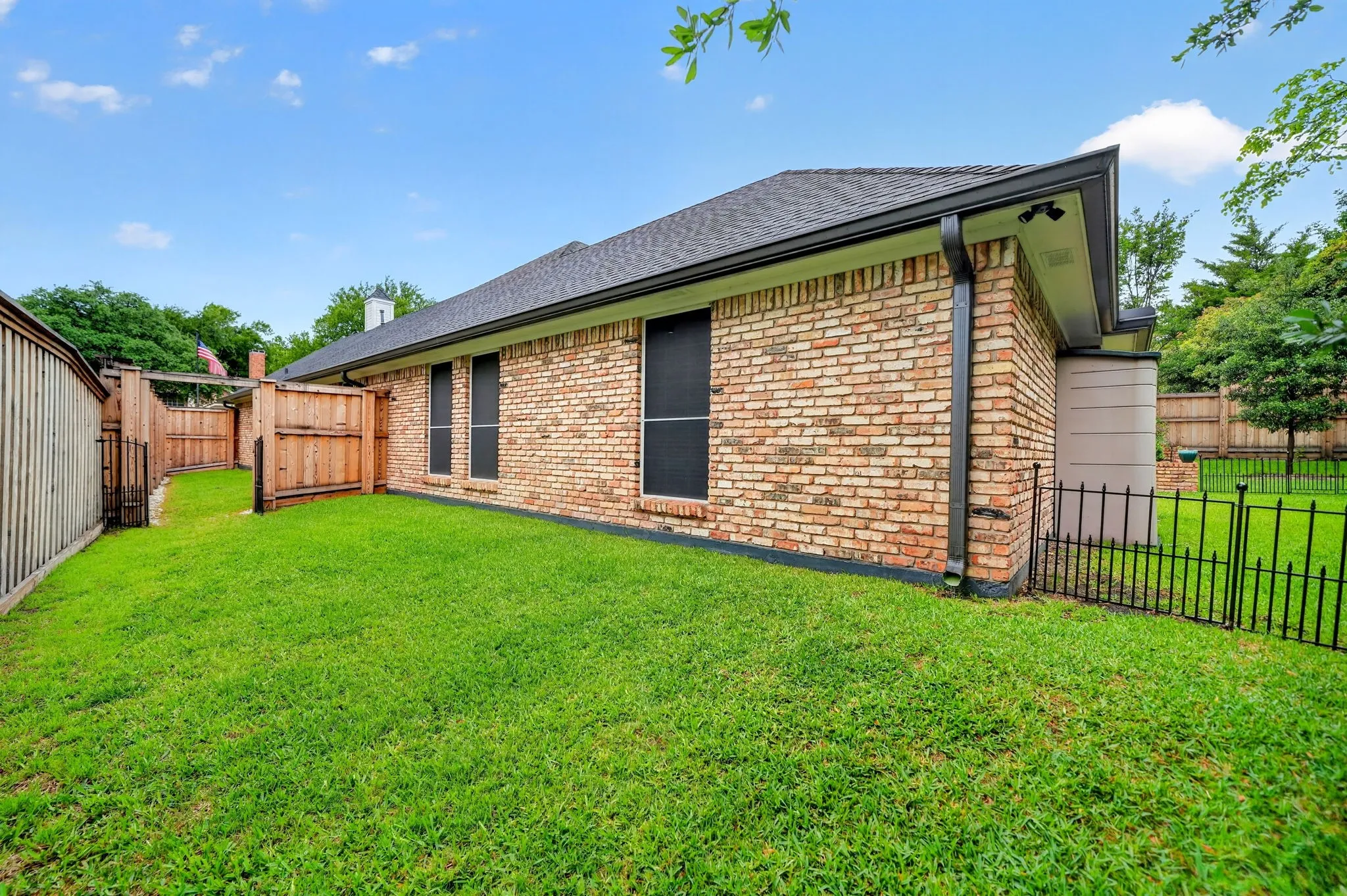 Single Family Residence For Sale in Rockwall County , 104 Easterner Place, Rockwall, Texas 75032, 3 Bedroom, 3 Bathroom, 2 Garage spaces, 2,262 Sqft, built in 1993, mls#21315098, Real Estate Agent in Rockwall, Homes For Sale in Rockwall county, Homes For Sale in Rockwall, Realtor in Rockwall Texas, Real Estate Brokerage Independent Realty Texas, Luminita Cordes Realtor
