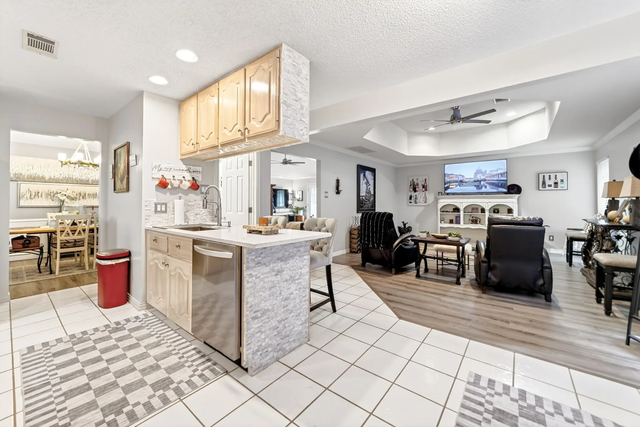 Single Family Residence For Sale in Rockwall County , 104 Easterner Place, Rockwall, Texas 75032, 3 Bedroom, 3 Bathroom, 2 Garage spaces, 2,262 Sqft, built in 1993, mls#21315098, Real Estate Agent in Rockwall, Homes For Sale in Rockwall county, Homes For Sale in Rockwall, Realtor in Rockwall Texas, Real Estate Brokerage Independent Realty Texas, Luminita Cordes Realtor