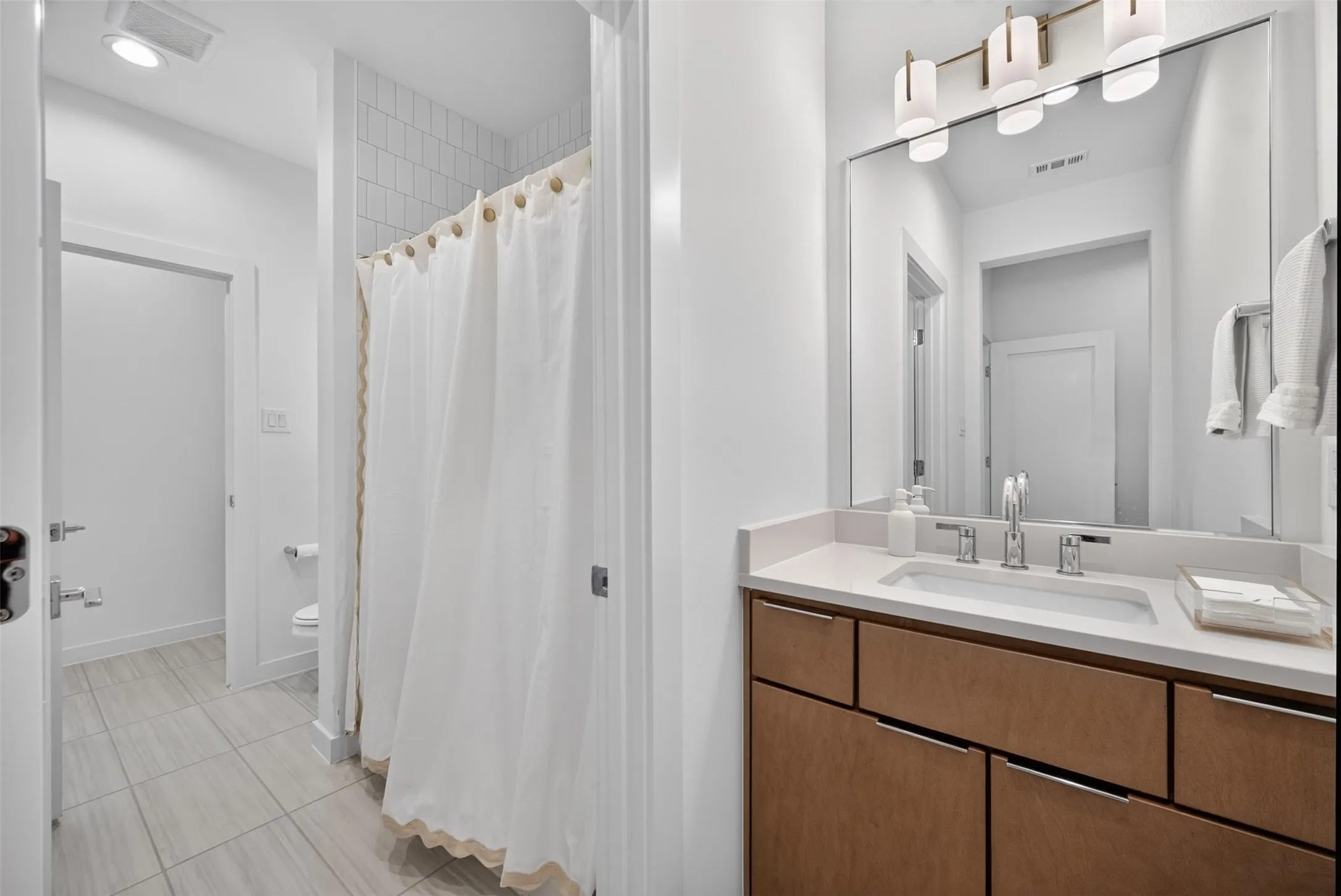 Single Family Residence For Sale in Dallas County , 3872 Cortez Drive, Dallas, Texas 75220, 4 Bedroom, 4 Bathroom, 2 Garage spaces, 4,139 Sqft, built in 2024, mls#21337437, Real Estate Agent in Dallas, Homes For Sale in Dallas county, Homes For Sale in Dallas, Realtor in Dallas Texas, Real Estate Brokerage Independent Realty Texas, Luminita Cordes Realtor