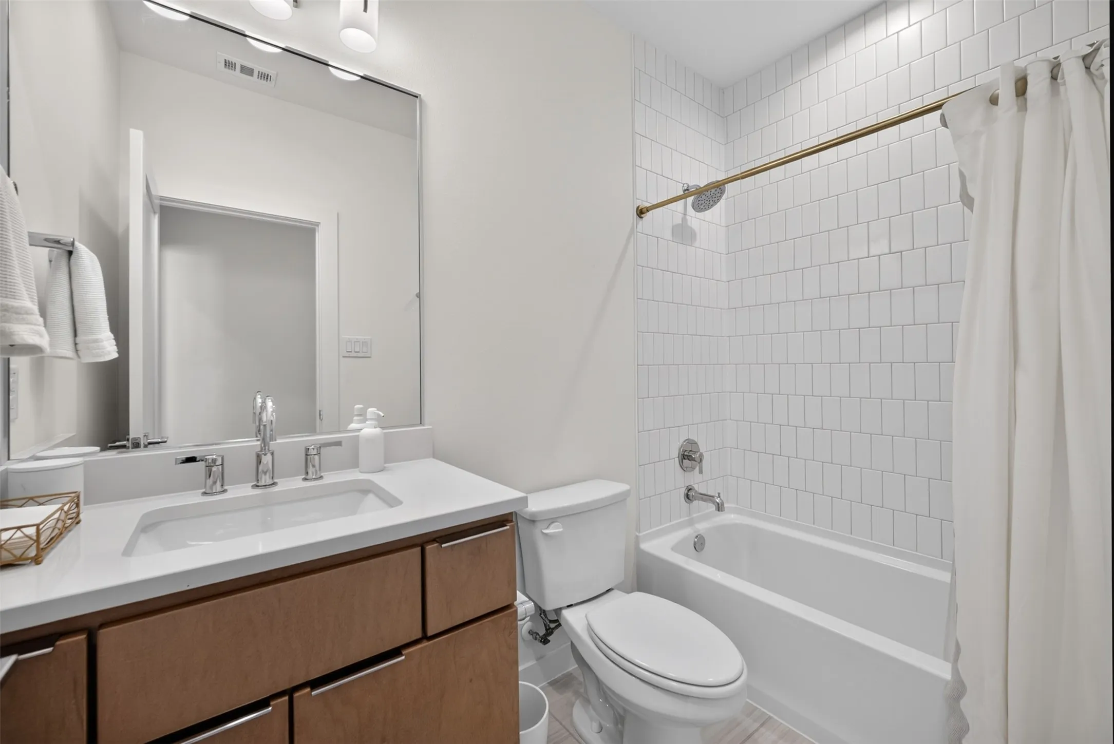 Single Family Residence For Sale in Dallas County , 3872 Cortez Drive, Dallas, Texas 75220, 4 Bedroom, 4 Bathroom, 2 Garage spaces, 4,139 Sqft, built in 2024, mls#21337437, Real Estate Agent in Dallas, Homes For Sale in Dallas county, Homes For Sale in Dallas, Realtor in Dallas Texas, Real Estate Brokerage Independent Realty Texas, Luminita Cordes Realtor