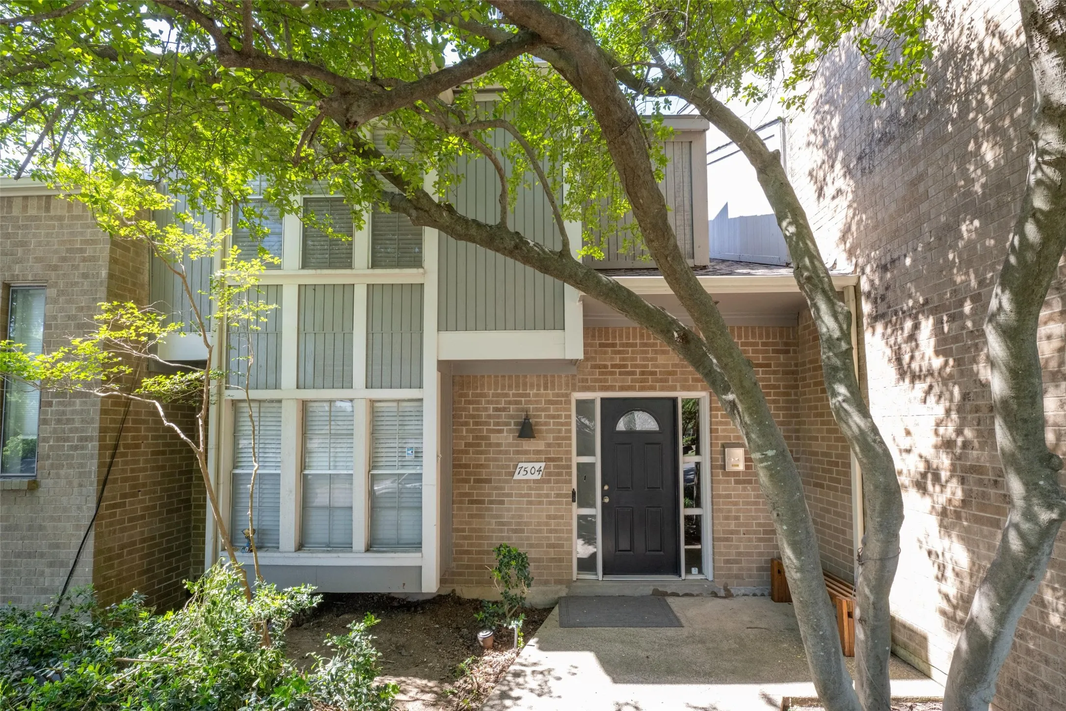 Condominium For Sale in Dallas County , 7504 Riverbrook Drive, Dallas, Texas 75230, 3 Bedroom, 3 Bathroom, Garage spaces, 1,520 Sqft, built in 1969, mls#21334491, Real Estate Agent in Dallas, Homes For Sale in Dallas county, Homes For Sale in Dallas, Realtor in Dallas Texas, Real Estate Brokerage Independent Realty Texas, Luminita Cordes Realtor