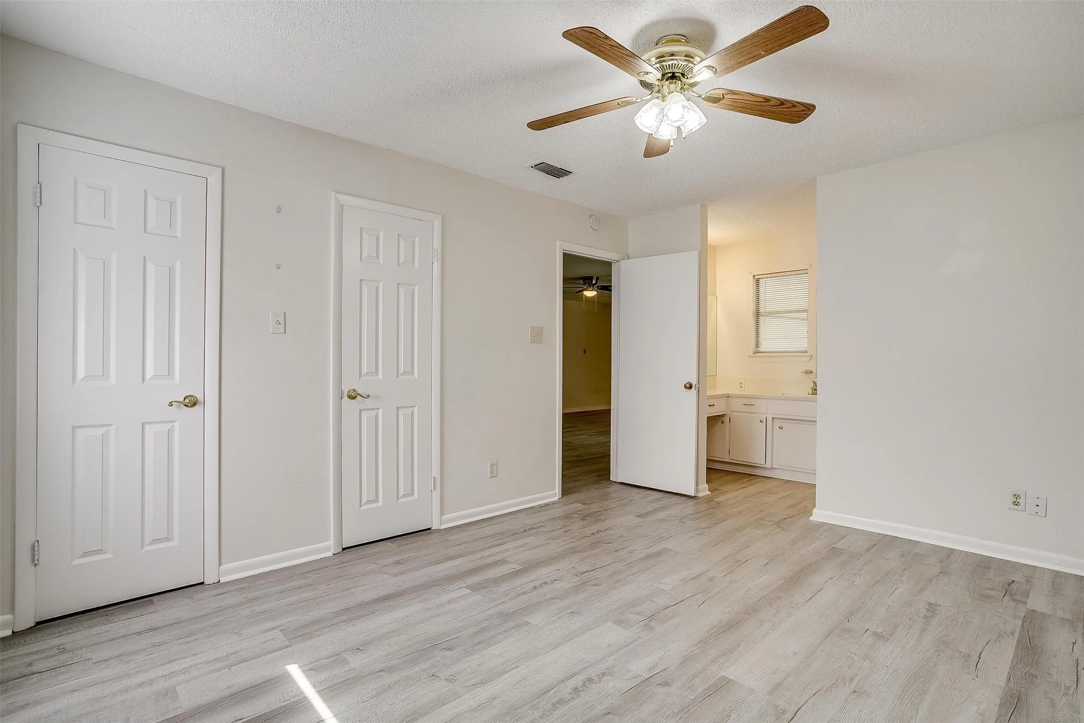 Single Family Residence For Rent in Parker County , 1104 Julie Street, Weatherford, Texas 76086, 3 Bedroom, 2 Bathroom, 2 Garage spaces, 1,395 Sqft, built in 1970, mls#21337407, Real Estate Agent in Weatherford, Homes For Rent in Parker county, Homes For Rent in Weatherford, Realtor in Weatherford Texas, Real Estate Brokerage Independent Realty Texas, Luminita Cordes Realtor
