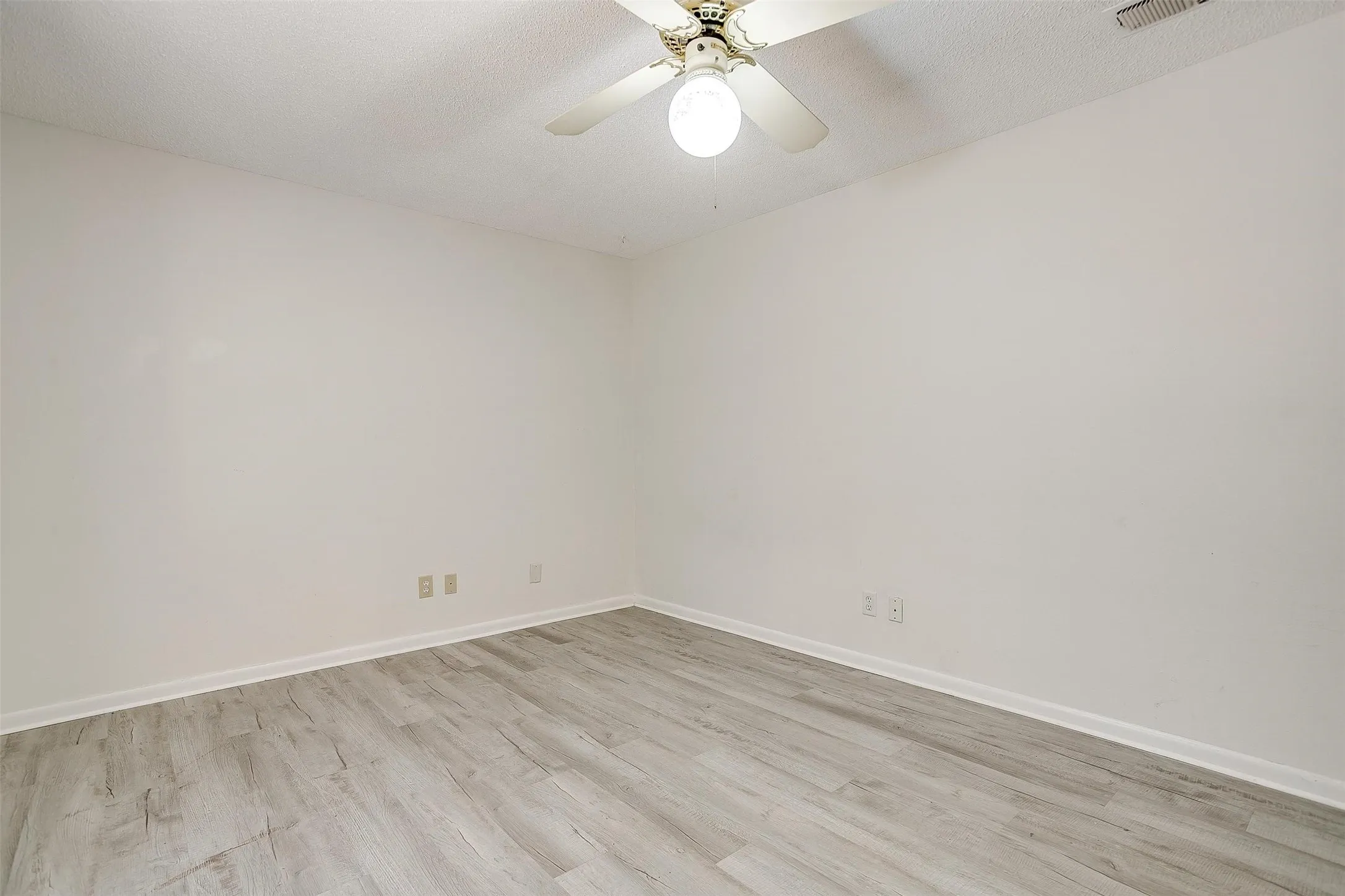 Single Family Residence For Rent in Parker County , 1104 Julie Street, Weatherford, Texas 76086, 3 Bedroom, 2 Bathroom, 2 Garage spaces, 1,395 Sqft, built in 1970, mls#21337407, Real Estate Agent in Weatherford, Homes For Rent in Parker county, Homes For Rent in Weatherford, Realtor in Weatherford Texas, Real Estate Brokerage Independent Realty Texas, Luminita Cordes Realtor