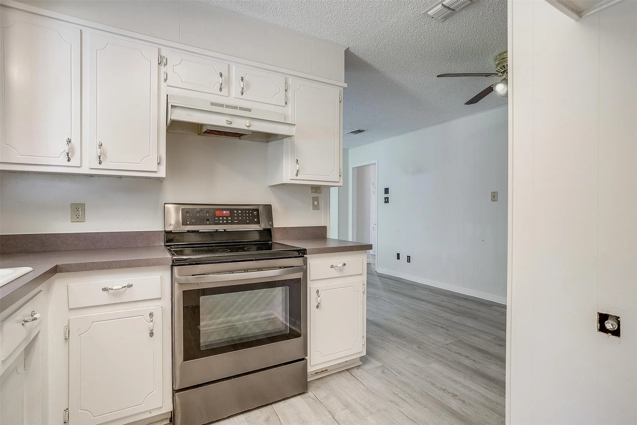 Single Family Residence For Rent in Parker County , 1104 Julie Street, Weatherford, Texas 76086, 3 Bedroom, 2 Bathroom, 2 Garage spaces, 1,395 Sqft, built in 1970, mls#21337407, Real Estate Agent in Weatherford, Homes For Rent in Parker county, Homes For Rent in Weatherford, Realtor in Weatherford Texas, Real Estate Brokerage Independent Realty Texas, Luminita Cordes Realtor