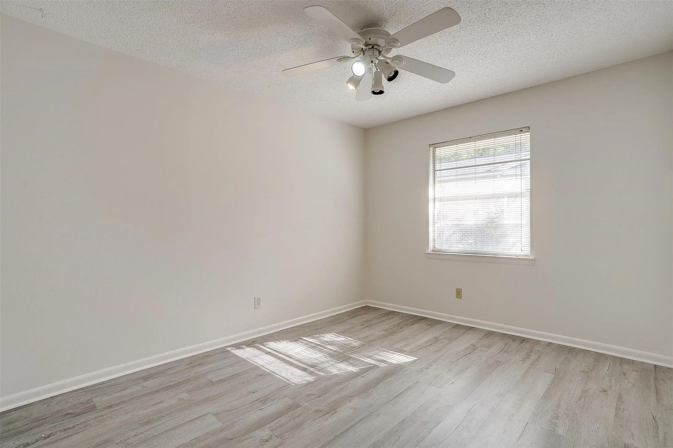 Single Family Residence For Rent in Parker County , 1104 Julie Street, Weatherford, Texas 76086, 3 Bedroom, 2 Bathroom, 2 Garage spaces, 1,395 Sqft, built in 1970, mls#21337407, Real Estate Agent in Weatherford, Homes For Rent in Parker county, Homes For Rent in Weatherford, Realtor in Weatherford Texas, Real Estate Brokerage Independent Realty Texas, Luminita Cordes Realtor