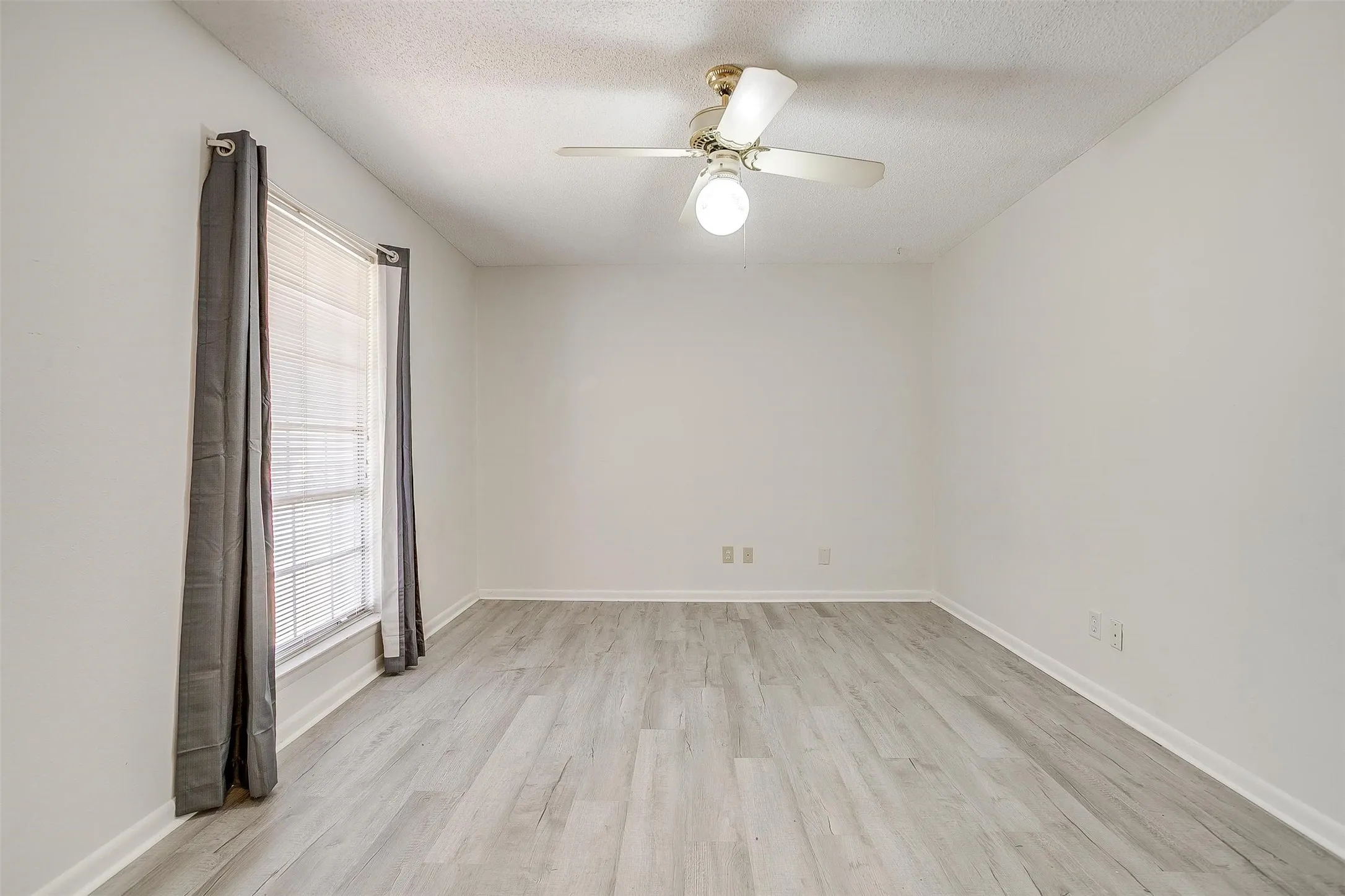 Single Family Residence For Rent in Parker County , 1104 Julie Street, Weatherford, Texas 76086, 3 Bedroom, 2 Bathroom, 2 Garage spaces, 1,395 Sqft, built in 1970, mls#21337407, Real Estate Agent in Weatherford, Homes For Rent in Parker county, Homes For Rent in Weatherford, Realtor in Weatherford Texas, Real Estate Brokerage Independent Realty Texas, Luminita Cordes Realtor