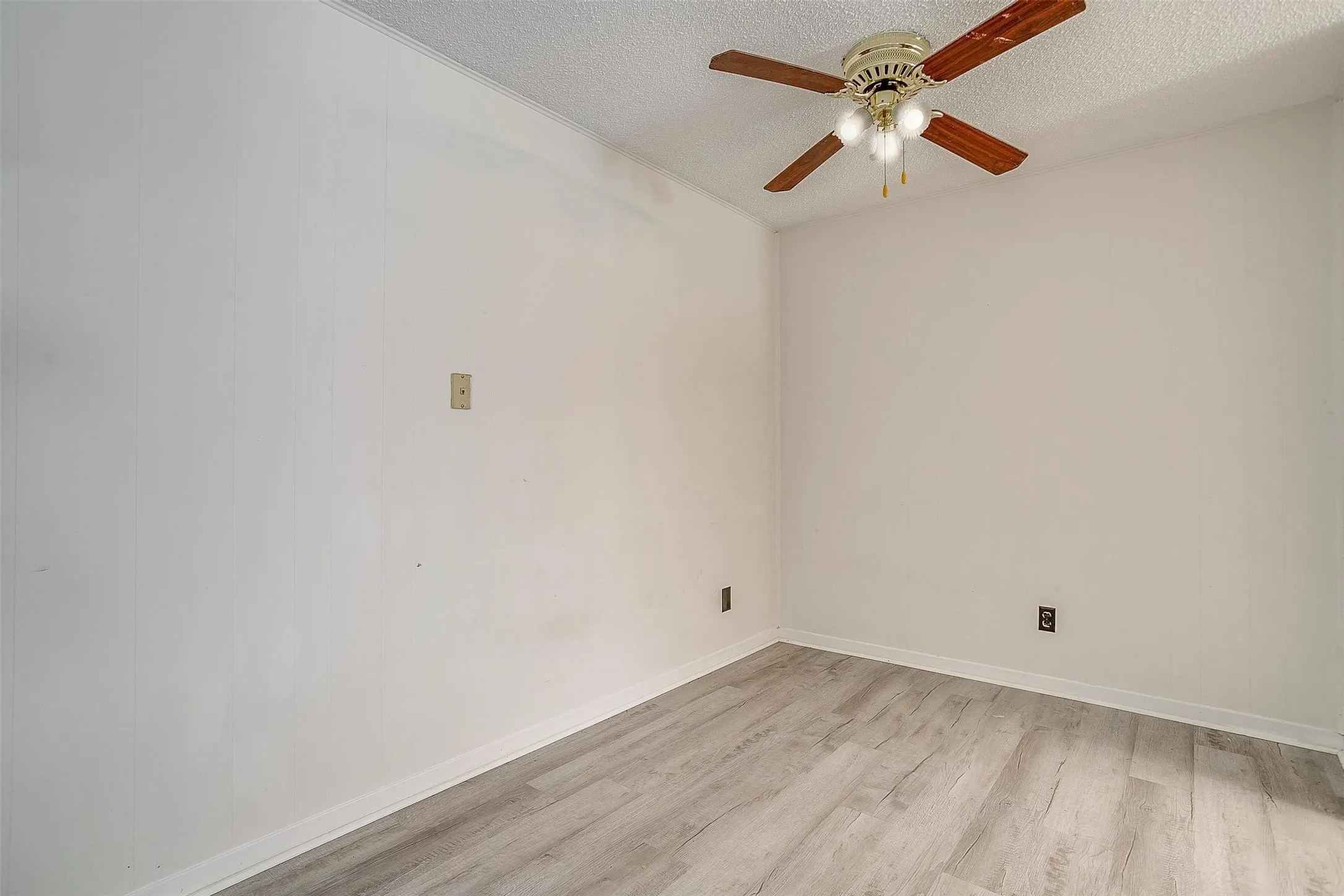 Single Family Residence For Rent in Parker County , 1104 Julie Street, Weatherford, Texas 76086, 3 Bedroom, 2 Bathroom, 2 Garage spaces, 1,395 Sqft, built in 1970, mls#21337407, Real Estate Agent in Weatherford, Homes For Rent in Parker county, Homes For Rent in Weatherford, Realtor in Weatherford Texas, Real Estate Brokerage Independent Realty Texas, Luminita Cordes Realtor