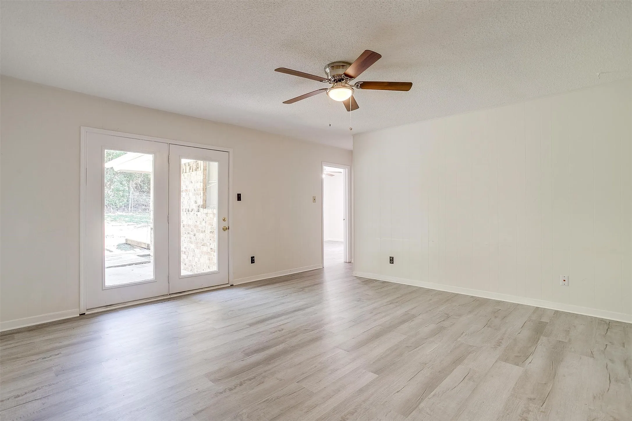 Single Family Residence For Rent in Parker County , 1104 Julie Street, Weatherford, Texas 76086, 3 Bedroom, 2 Bathroom, 2 Garage spaces, 1,395 Sqft, built in 1970, mls#21337407, Real Estate Agent in Weatherford, Homes For Rent in Parker county, Homes For Rent in Weatherford, Realtor in Weatherford Texas, Real Estate Brokerage Independent Realty Texas, Luminita Cordes Realtor