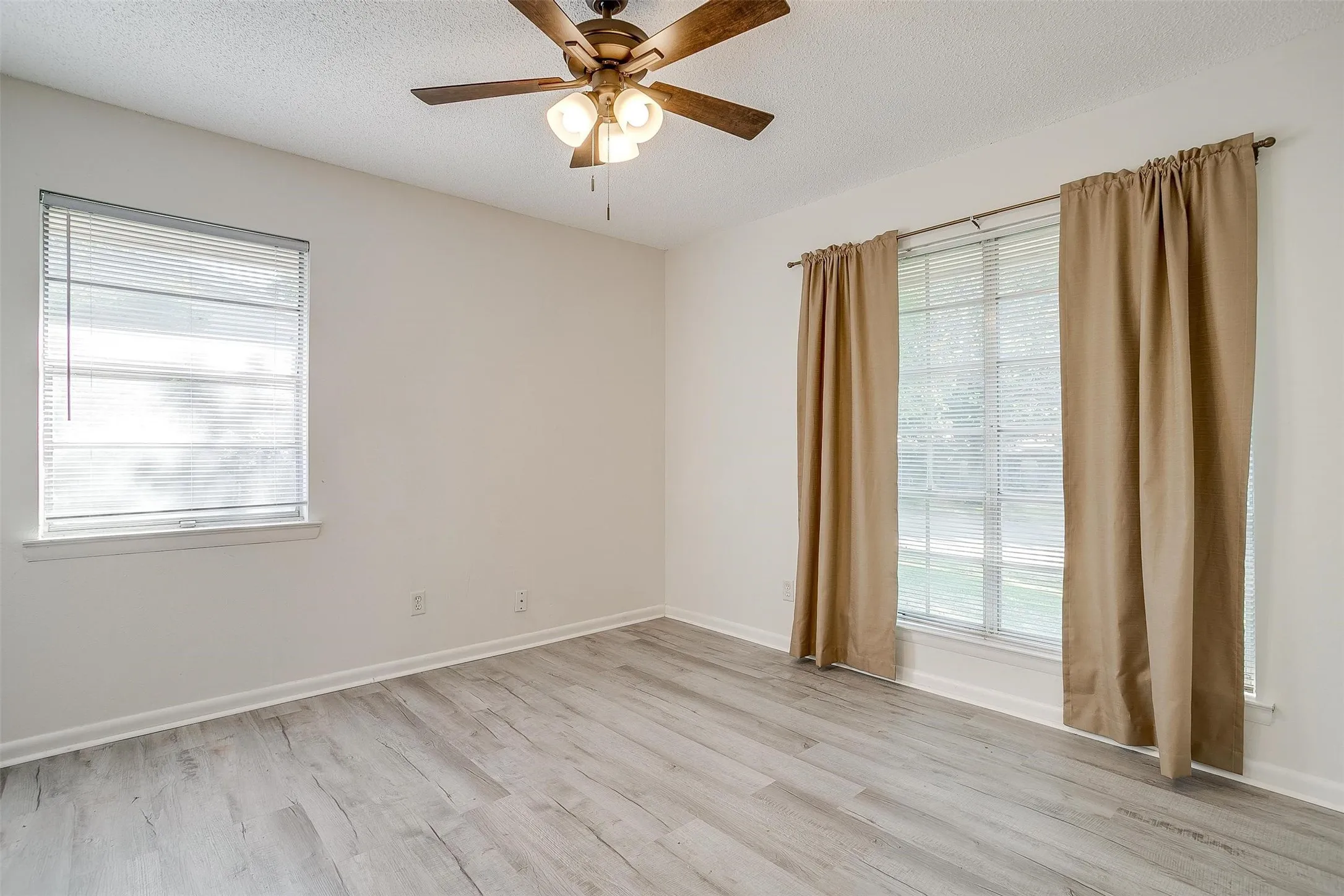 Single Family Residence For Rent in Parker County , 1104 Julie Street, Weatherford, Texas 76086, 3 Bedroom, 2 Bathroom, 2 Garage spaces, 1,395 Sqft, built in 1970, mls#21337407, Real Estate Agent in Weatherford, Homes For Rent in Parker county, Homes For Rent in Weatherford, Realtor in Weatherford Texas, Real Estate Brokerage Independent Realty Texas, Luminita Cordes Realtor