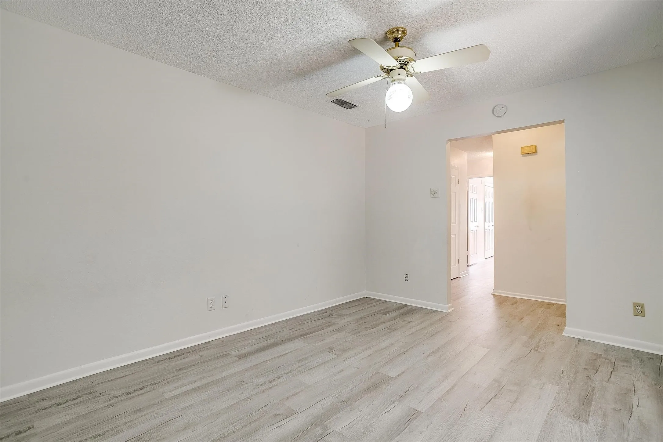 Single Family Residence For Rent in Parker County , 1104 Julie Street, Weatherford, Texas 76086, 3 Bedroom, 2 Bathroom, 2 Garage spaces, 1,395 Sqft, built in 1970, mls#21337407, Real Estate Agent in Weatherford, Homes For Rent in Parker county, Homes For Rent in Weatherford, Realtor in Weatherford Texas, Real Estate Brokerage Independent Realty Texas, Luminita Cordes Realtor