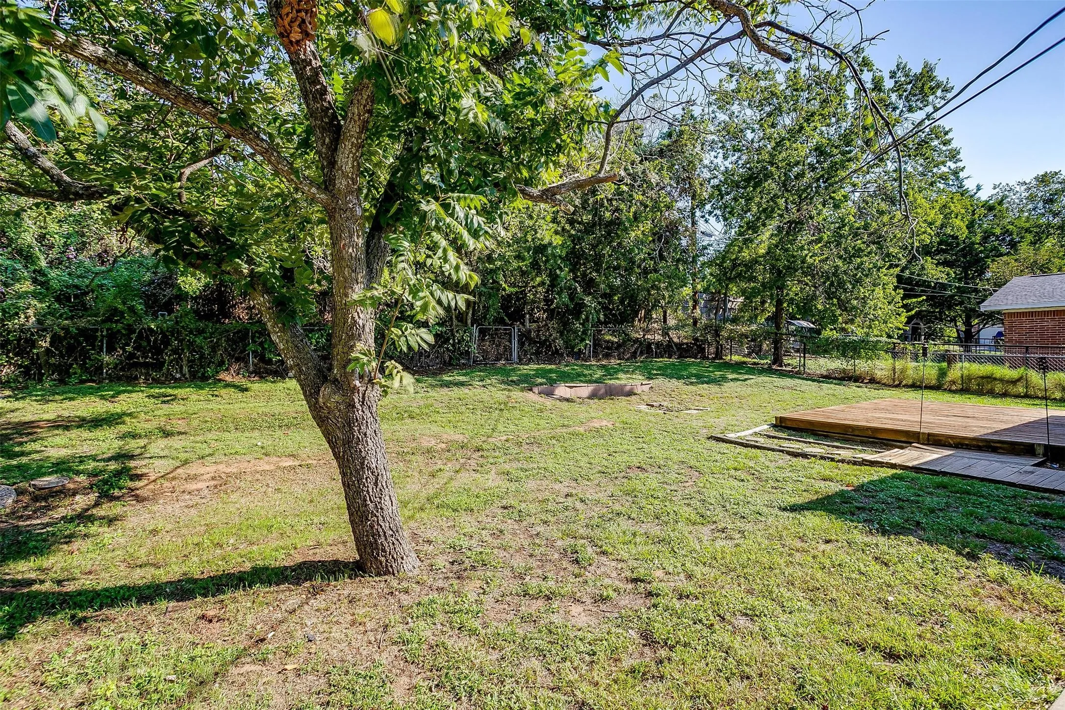 Single Family Residence For Rent in Parker County , 1104 Julie Street, Weatherford, Texas 76086, 3 Bedroom, 2 Bathroom, 2 Garage spaces, 1,395 Sqft, built in 1970, mls#21337407, Real Estate Agent in Weatherford, Homes For Rent in Parker county, Homes For Rent in Weatherford, Realtor in Weatherford Texas, Real Estate Brokerage Independent Realty Texas, Luminita Cordes Realtor