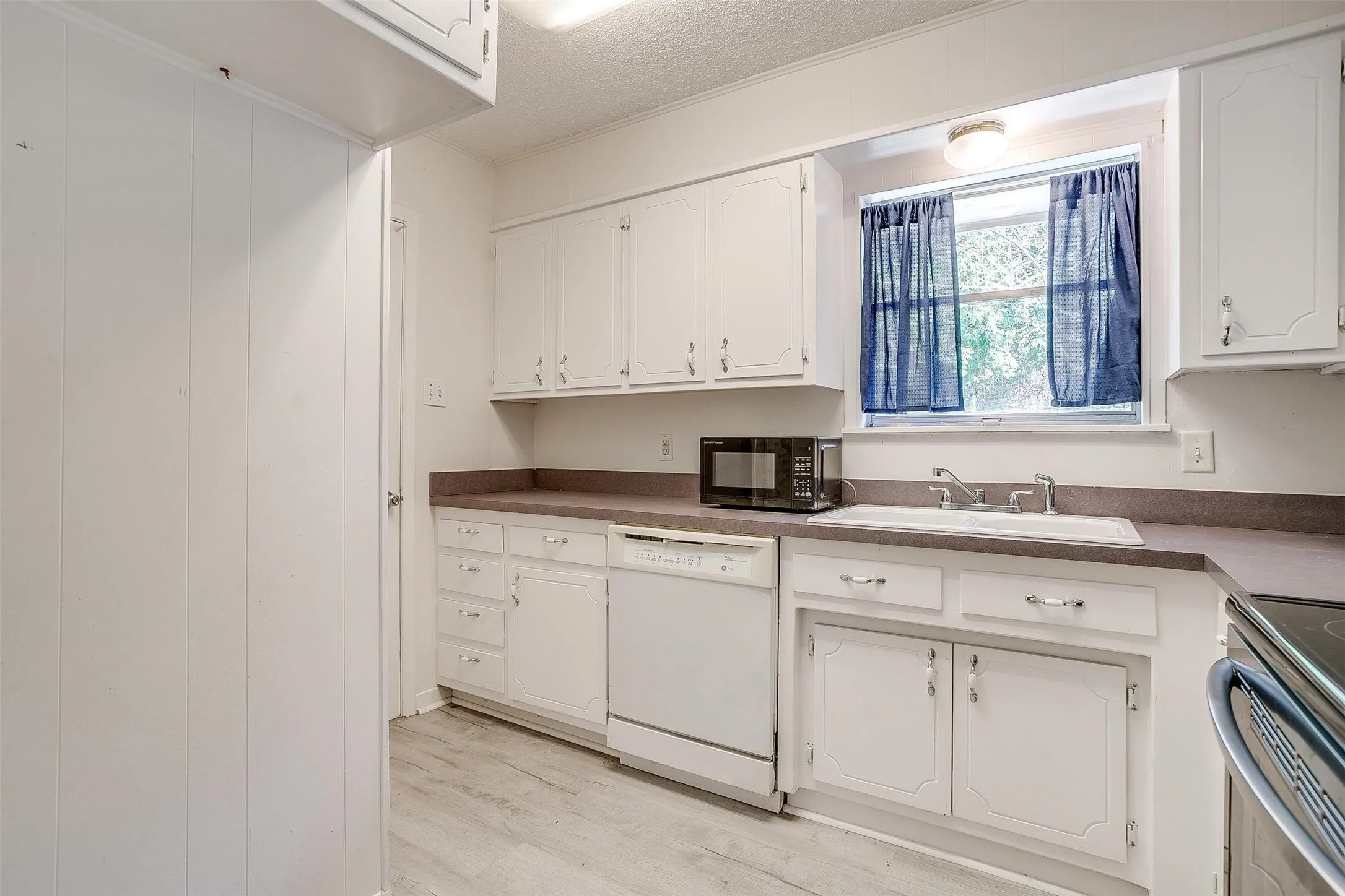 Single Family Residence For Rent in Parker County , 1104 Julie Street, Weatherford, Texas 76086, 3 Bedroom, 2 Bathroom, 2 Garage spaces, 1,395 Sqft, built in 1970, mls#21337407, Real Estate Agent in Weatherford, Homes For Rent in Parker county, Homes For Rent in Weatherford, Realtor in Weatherford Texas, Real Estate Brokerage Independent Realty Texas, Luminita Cordes Realtor