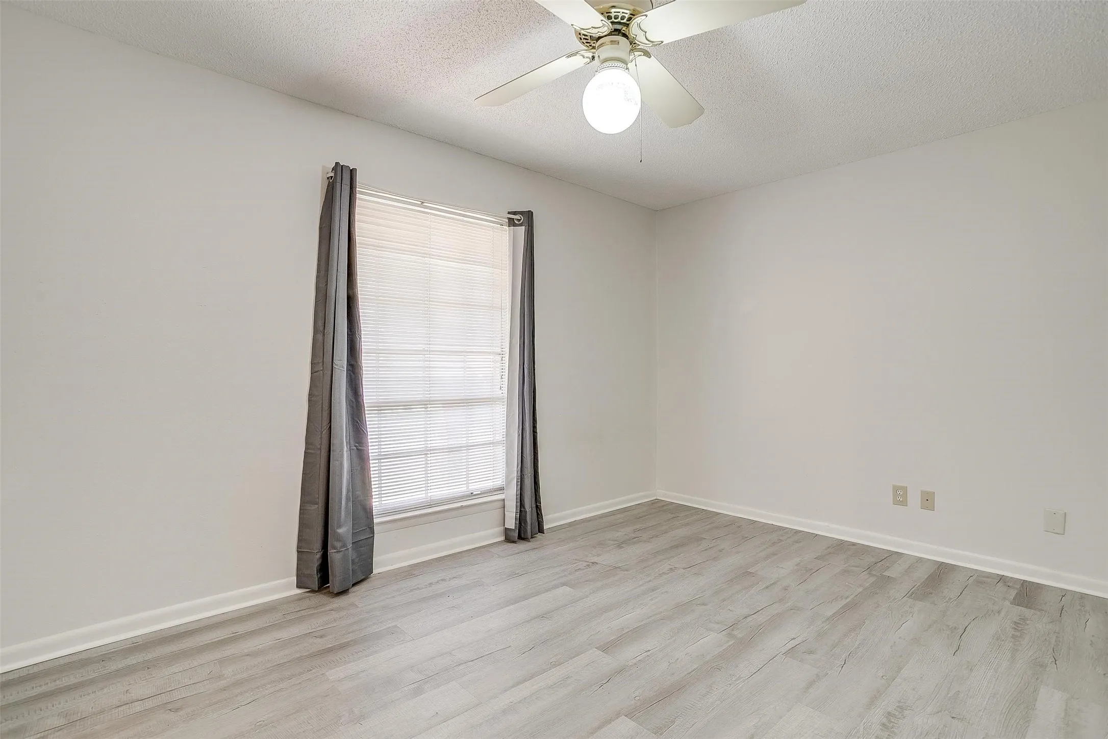 Single Family Residence For Rent in Parker County , 1104 Julie Street, Weatherford, Texas 76086, 3 Bedroom, 2 Bathroom, 2 Garage spaces, 1,395 Sqft, built in 1970, mls#21337407, Real Estate Agent in Weatherford, Homes For Rent in Parker county, Homes For Rent in Weatherford, Realtor in Weatherford Texas, Real Estate Brokerage Independent Realty Texas, Luminita Cordes Realtor