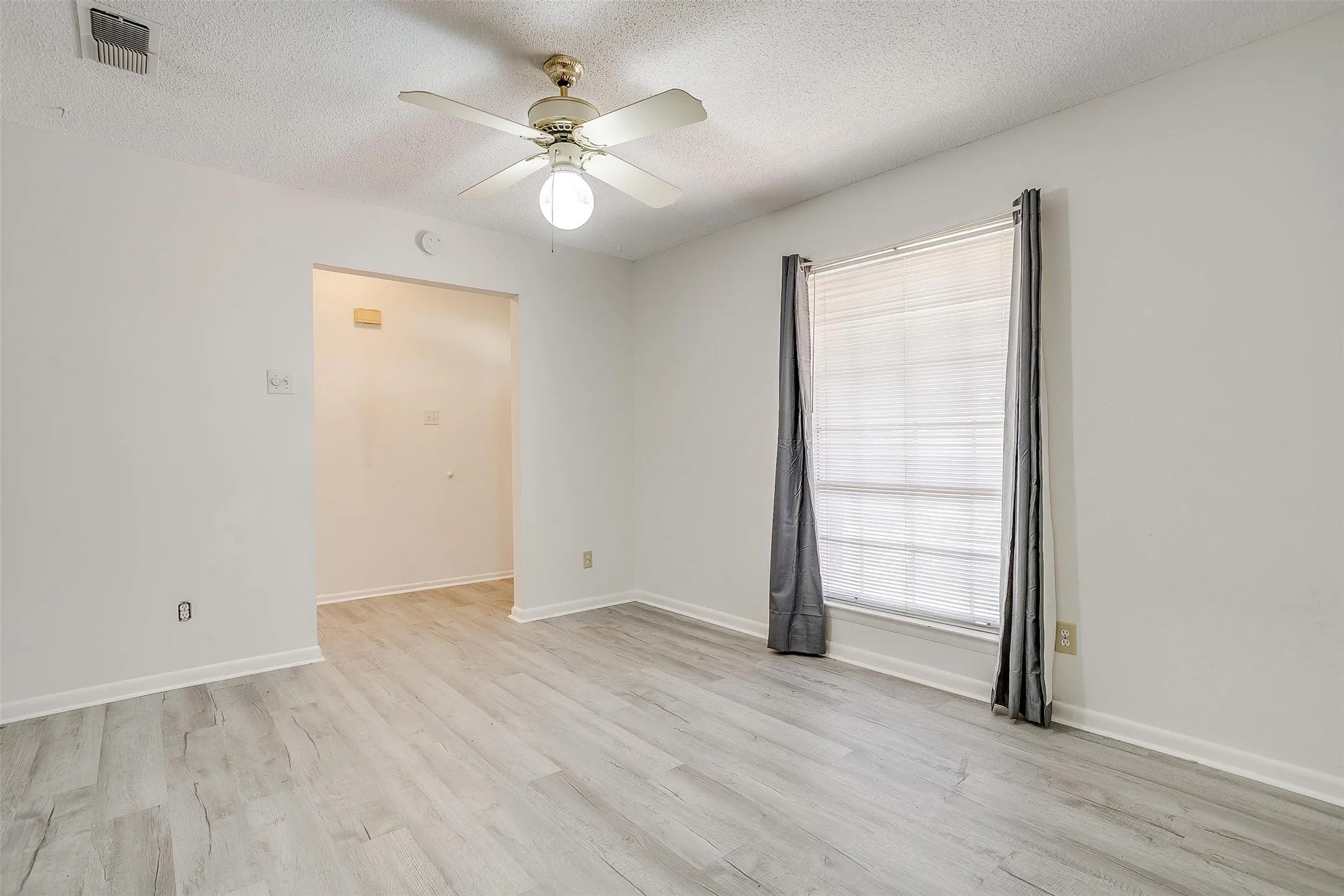 Single Family Residence For Rent in Parker County , 1104 Julie Street, Weatherford, Texas 76086, 3 Bedroom, 2 Bathroom, 2 Garage spaces, 1,395 Sqft, built in 1970, mls#21337407, Real Estate Agent in Weatherford, Homes For Rent in Parker county, Homes For Rent in Weatherford, Realtor in Weatherford Texas, Real Estate Brokerage Independent Realty Texas, Luminita Cordes Realtor