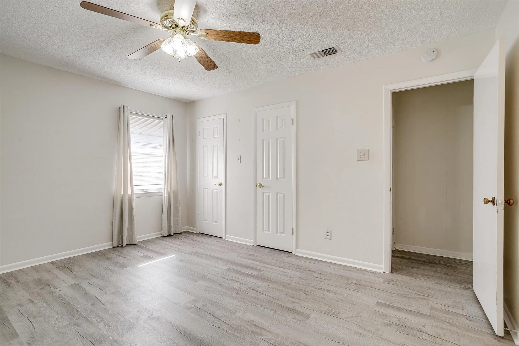 Single Family Residence For Rent in Parker County , 1104 Julie Street, Weatherford, Texas 76086, 3 Bedroom, 2 Bathroom, 2 Garage spaces, 1,395 Sqft, built in 1970, mls#21337407, Real Estate Agent in Weatherford, Homes For Rent in Parker county, Homes For Rent in Weatherford, Realtor in Weatherford Texas, Real Estate Brokerage Independent Realty Texas, Luminita Cordes Realtor
