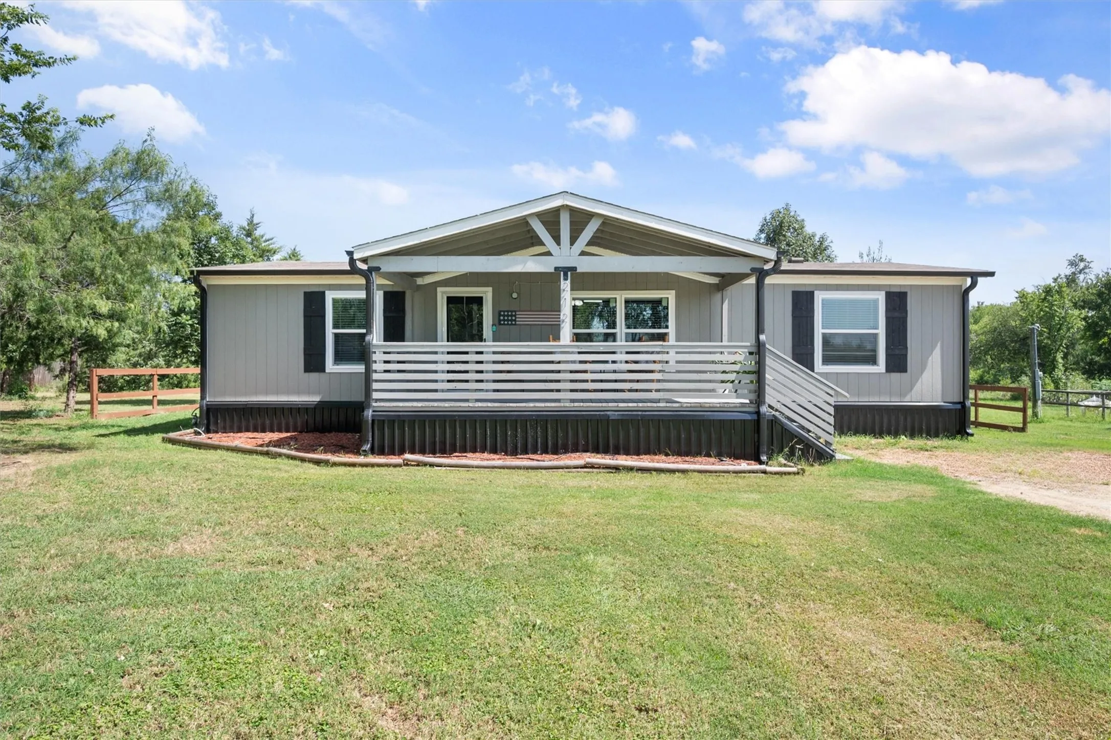 Manufactured Home For Sale in Navarro County , 212 SE County Road 3048a, Corsicana, Texas 75109, 3 Bedrooms, 2 Bathrooms, Garage spaces, 1,400 Sqft, built in 2024, Price $205,000, mls#21337086, Real Estate Agent in Corsicana, Homes For Sale in Navarro county, Homes For Sale in Corsicana, Realtor in Corsicana Texas, Real Estate Brokerage Independent Realty Texas, Luminita Cordes Realtor