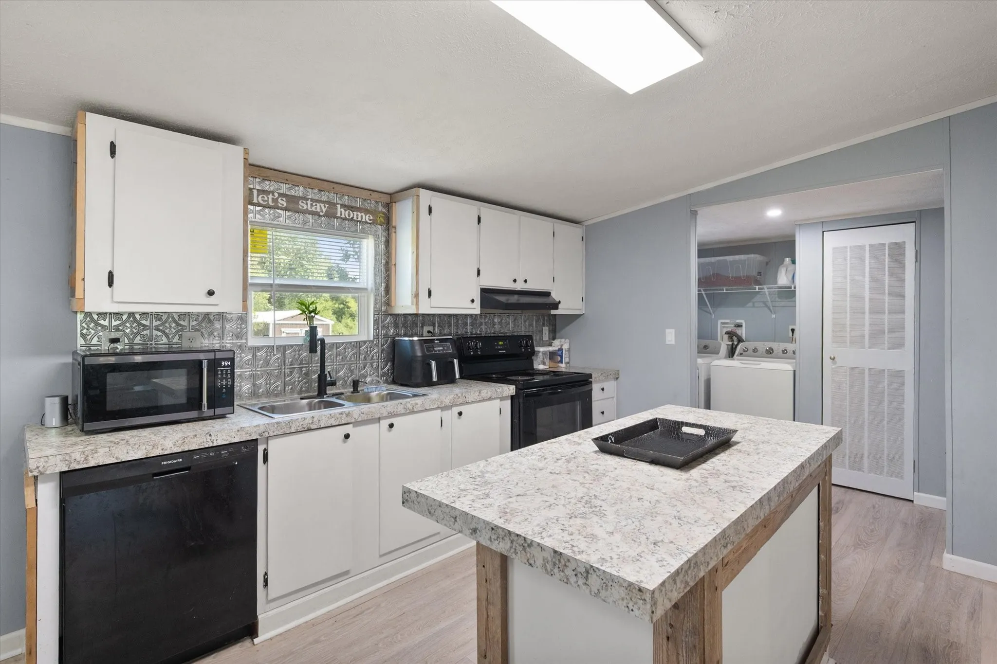 Manufactured Home For Sale in Navarro County , 212 SE County Road 3048a, Corsicana, Texas 75109, 3 Bedrooms, 2 Bathrooms, Garage spaces, 1,400 Sqft, built in 2024, Price $205,000, mls#21337086, Real Estate Agent in Corsicana, Homes For Sale in Navarro county, Homes For Sale in Corsicana, Realtor in Corsicana Texas, Real Estate Brokerage Independent Realty Texas, Luminita Cordes Realtor