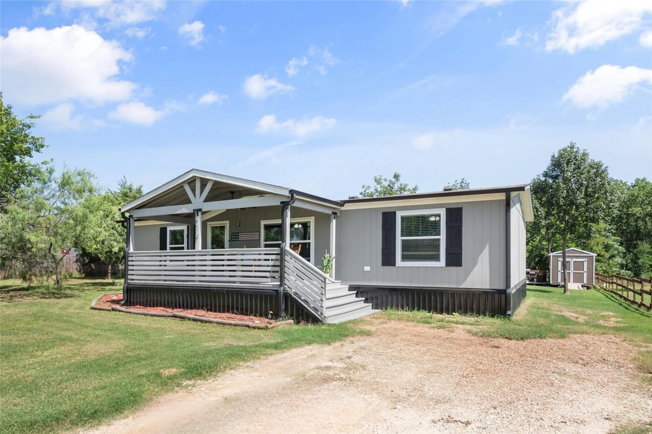 Manufactured Home For Sale in Navarro County , 212 SE County Road 3048a, Corsicana, Texas 75109, 3 Bedrooms, 2 Bathrooms, Garage spaces, 1,400 Sqft, built in 2024, Price $205,000, mls#21337086, Real Estate Agent in Corsicana, Homes For Sale in Navarro county, Homes For Sale in Corsicana, Realtor in Corsicana Texas, Real Estate Brokerage Independent Realty Texas, Luminita Cordes Realtor
