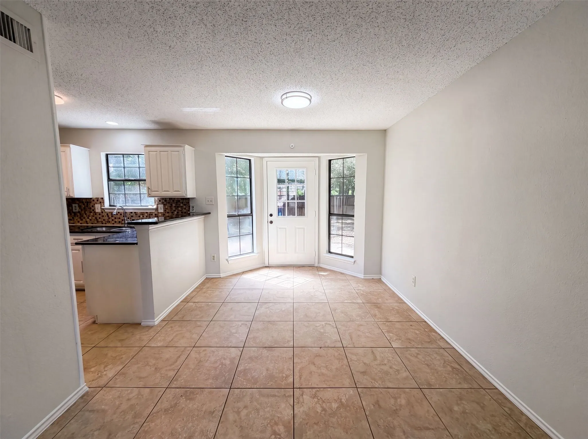Single Family Residence For Sale in Tarrant County , 4300 Windwillow Court, Fort Worth, Texas 76137, 4 Bedroom, 2 Bathroom, 2 Garage spaces, 2,050 Sqft, built in 1987, mls#21337442, Real Estate Agent in Fort Worth, Homes For Sale in Tarrant county, Homes For Sale in Fort Worth, Realtor in Fort Worth Texas, Real Estate Brokerage Independent Realty Texas, Luminita Cordes Realtor
