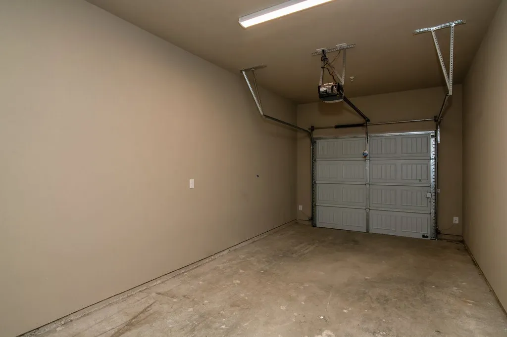 Apartment For Rent in Ellis County , 638 Fallow Drive, Venus, Texas 76084, 2 Bedroom, 2 Bathroom, 1 Garage spaces, 1,134 Sqft, built in 2022, mls#21333635, Real Estate Agent in Venus, Homes For Rent in Ellis county, Homes For Rent in Venus, Realtor in Venus Texas, Real Estate Brokerage Independent Realty Texas, Luminita Cordes Realtor