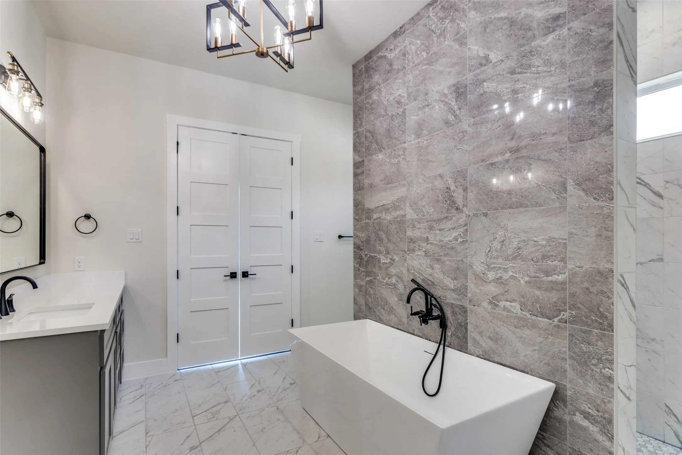 Single Family Residence For Sale in Parker County , 1037 Woodland Road, Weatherford, Texas 76088, 3 Bedroom, 3 Bathroom, 2 Garage spaces, 2,710 Sqft, built in 2025, mls#21331196, Real Estate Agent in Weatherford, Homes For Sale in Parker county, Homes For Sale in Weatherford, Realtor in Weatherford Texas, Real Estate Brokerage Independent Realty Texas, Luminita Cordes Realtor