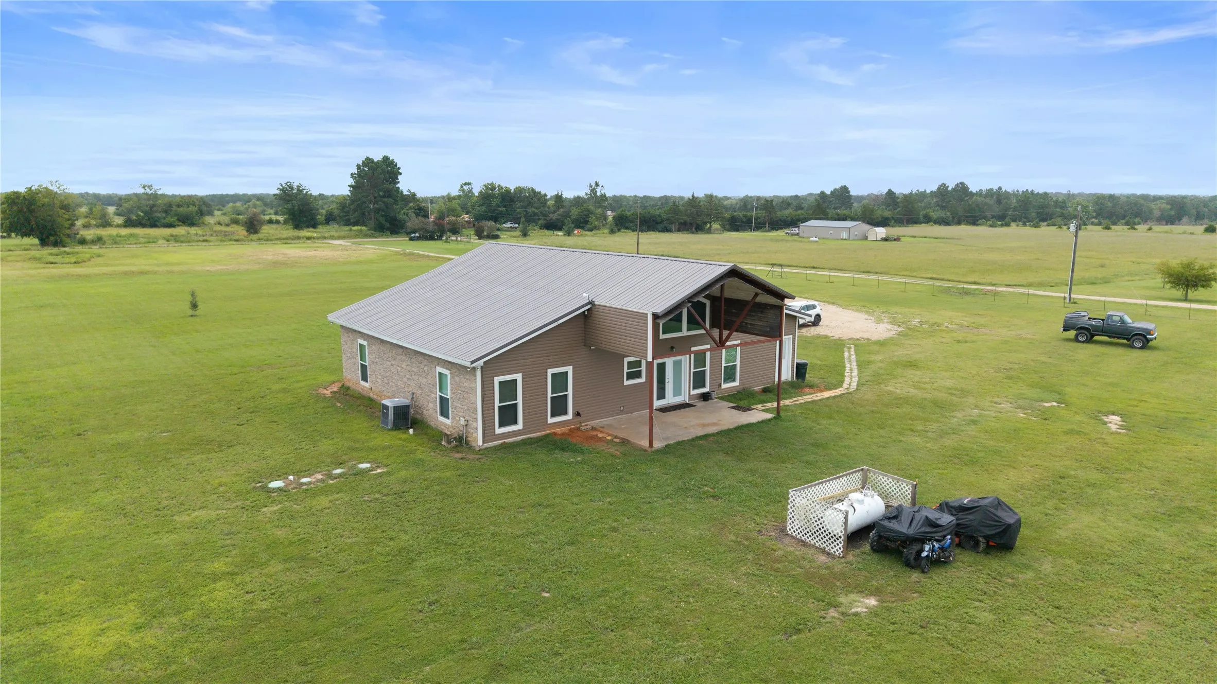 Single Family Residence For Sale in Lamar County , 161 County Road 33450, Sumner, Texas 75486, 3 Bedroom, 2 Bathroom, Garage spaces, 2,112 Sqft, built in 2019, mls#21336846, Real Estate Agent in Sumner, Homes For Sale in Lamar county, Homes For Sale in Sumner, Realtor in Sumner Texas, Real Estate Brokerage Independent Realty Texas, Luminita Cordes Realtor