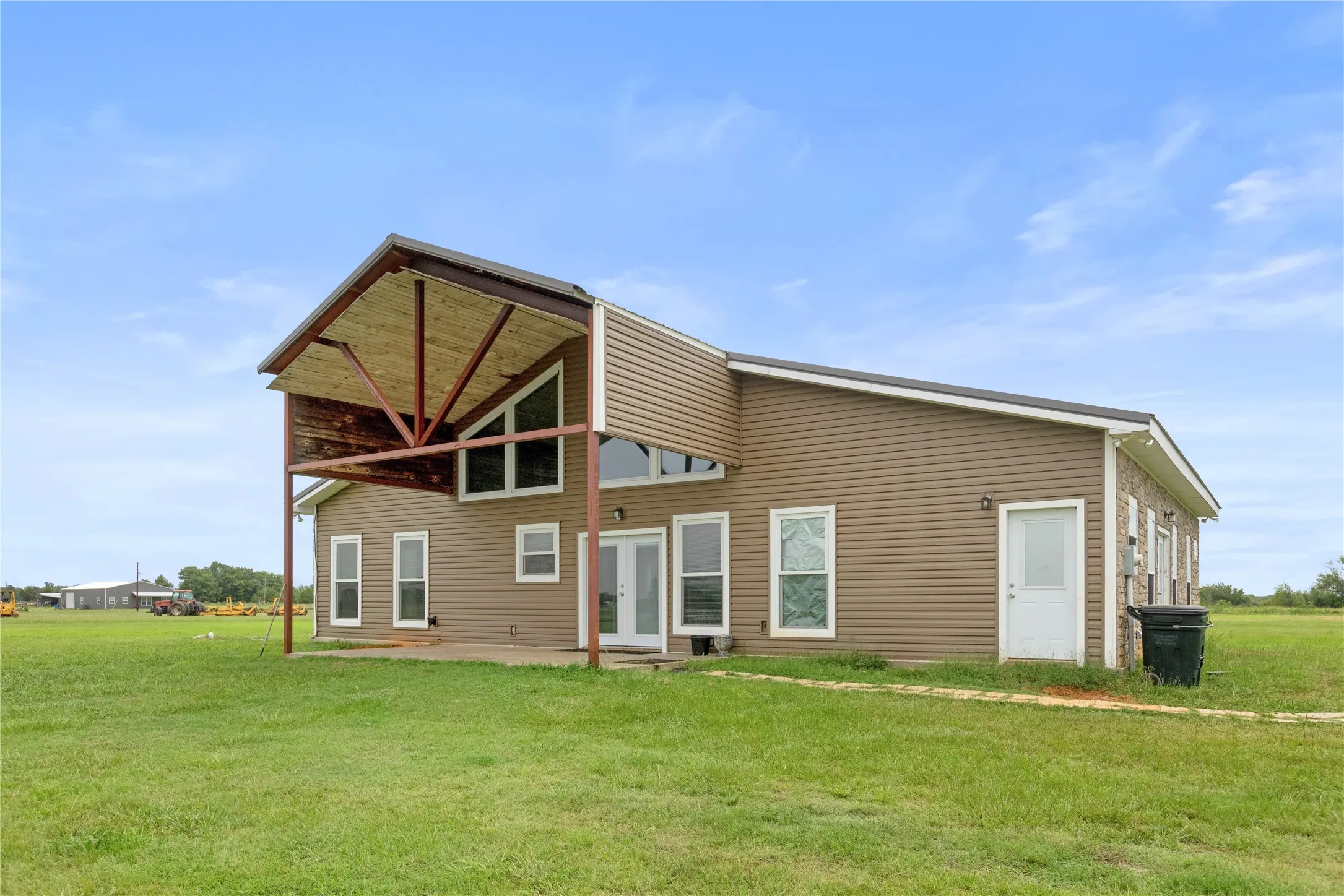 Single Family Residence For Sale in Lamar County , 161 County Road 33450, Sumner, Texas 75486, 3 Bedroom, 2 Bathroom, Garage spaces, 2,112 Sqft, built in 2019, mls#21336846, Real Estate Agent in Sumner, Homes For Sale in Lamar county, Homes For Sale in Sumner, Realtor in Sumner Texas, Real Estate Brokerage Independent Realty Texas, Luminita Cordes Realtor