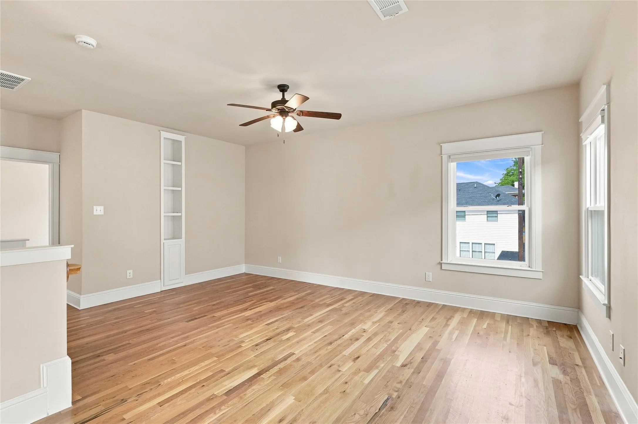 Single Family Residence For Sale in Tarrant County , 1604 Washington Avenue, Fort Worth, Texas 76104, 4 Bedroom, 3 Bathroom, 1 Garage spaces, 2,294 Sqft, built in 2013, mls#21337480, Real Estate Agent in Fort Worth, Homes For Sale in Tarrant county, Homes For Sale in Fort Worth, Realtor in Fort Worth Texas, Real Estate Brokerage Independent Realty Texas, Luminita Cordes Realtor