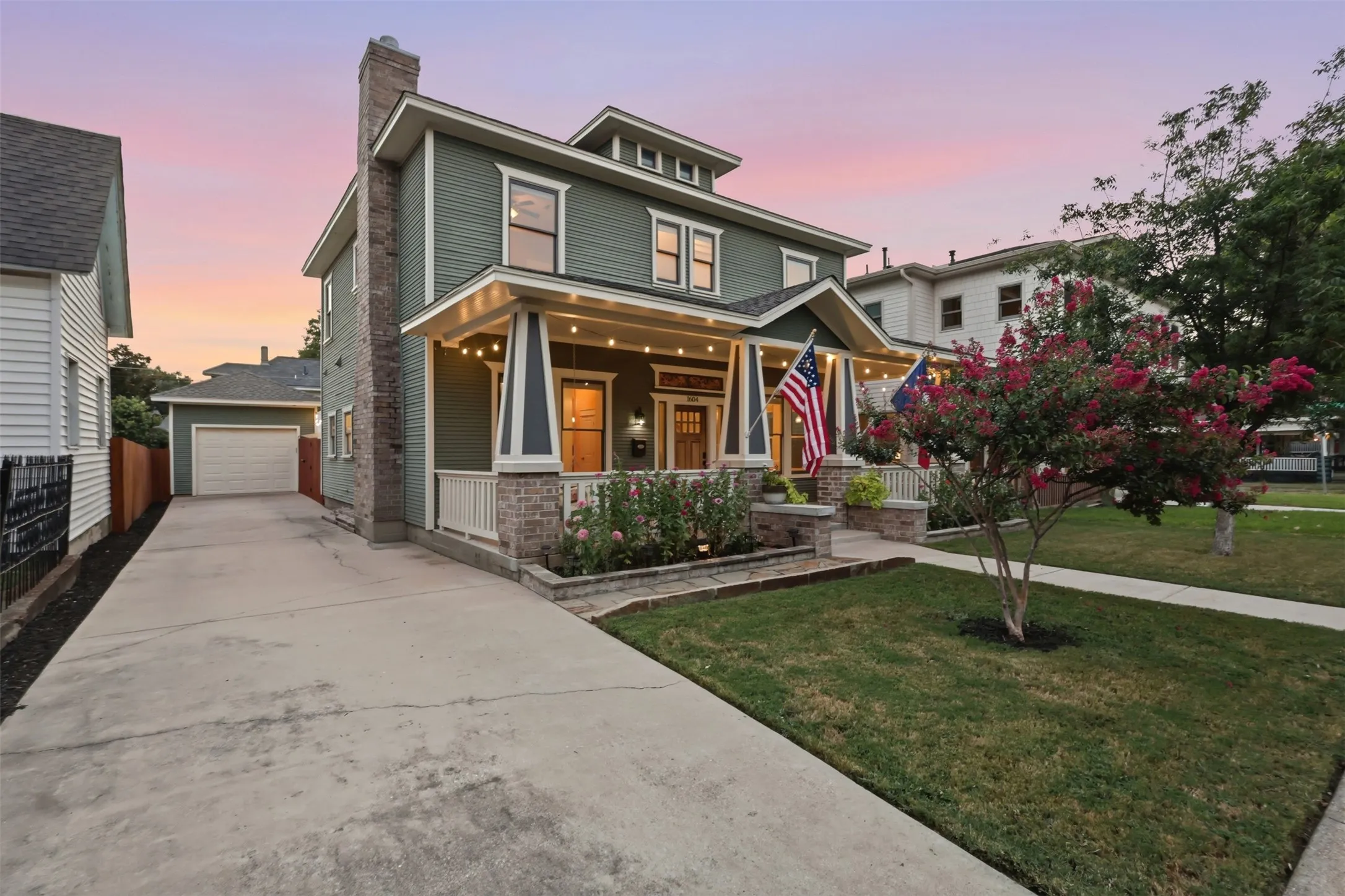 Single Family Residence For Sale in Tarrant County , 1604 Washington Avenue, Fort Worth, Texas 76104, 4 Bedroom, 3 Bathroom, 1 Garage spaces, 2,294 Sqft, built in 2013, mls#21337480, Real Estate Agent in Fort Worth, Homes For Sale in Tarrant county, Homes For Sale in Fort Worth, Realtor in Fort Worth Texas, Real Estate Brokerage Independent Realty Texas, Luminita Cordes Realtor