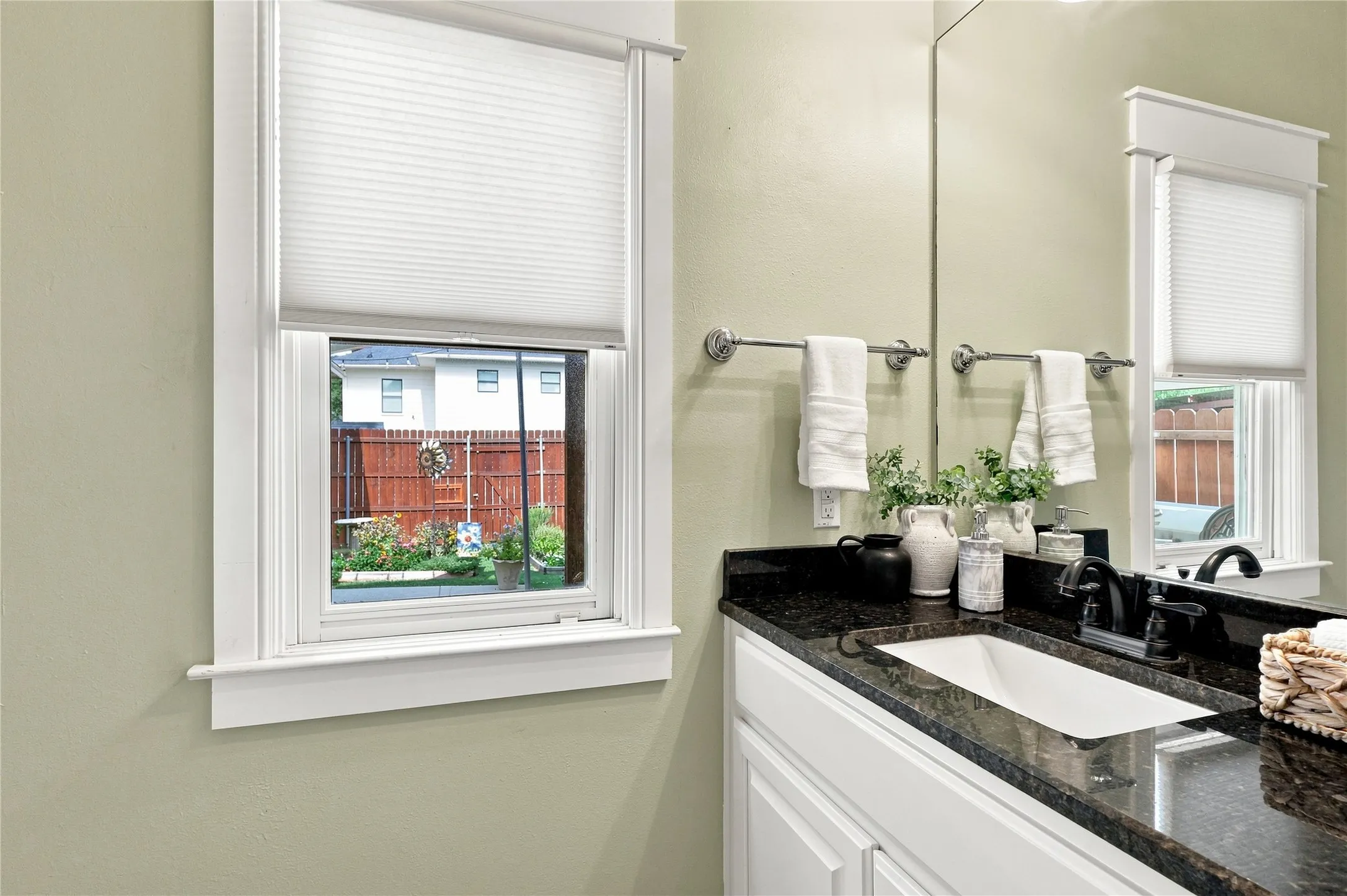 Single Family Residence For Sale in Tarrant County , 1604 Washington Avenue, Fort Worth, Texas 76104, 4 Bedroom, 3 Bathroom, 1 Garage spaces, 2,294 Sqft, built in 2013, mls#21337480, Real Estate Agent in Fort Worth, Homes For Sale in Tarrant county, Homes For Sale in Fort Worth, Realtor in Fort Worth Texas, Real Estate Brokerage Independent Realty Texas, Luminita Cordes Realtor