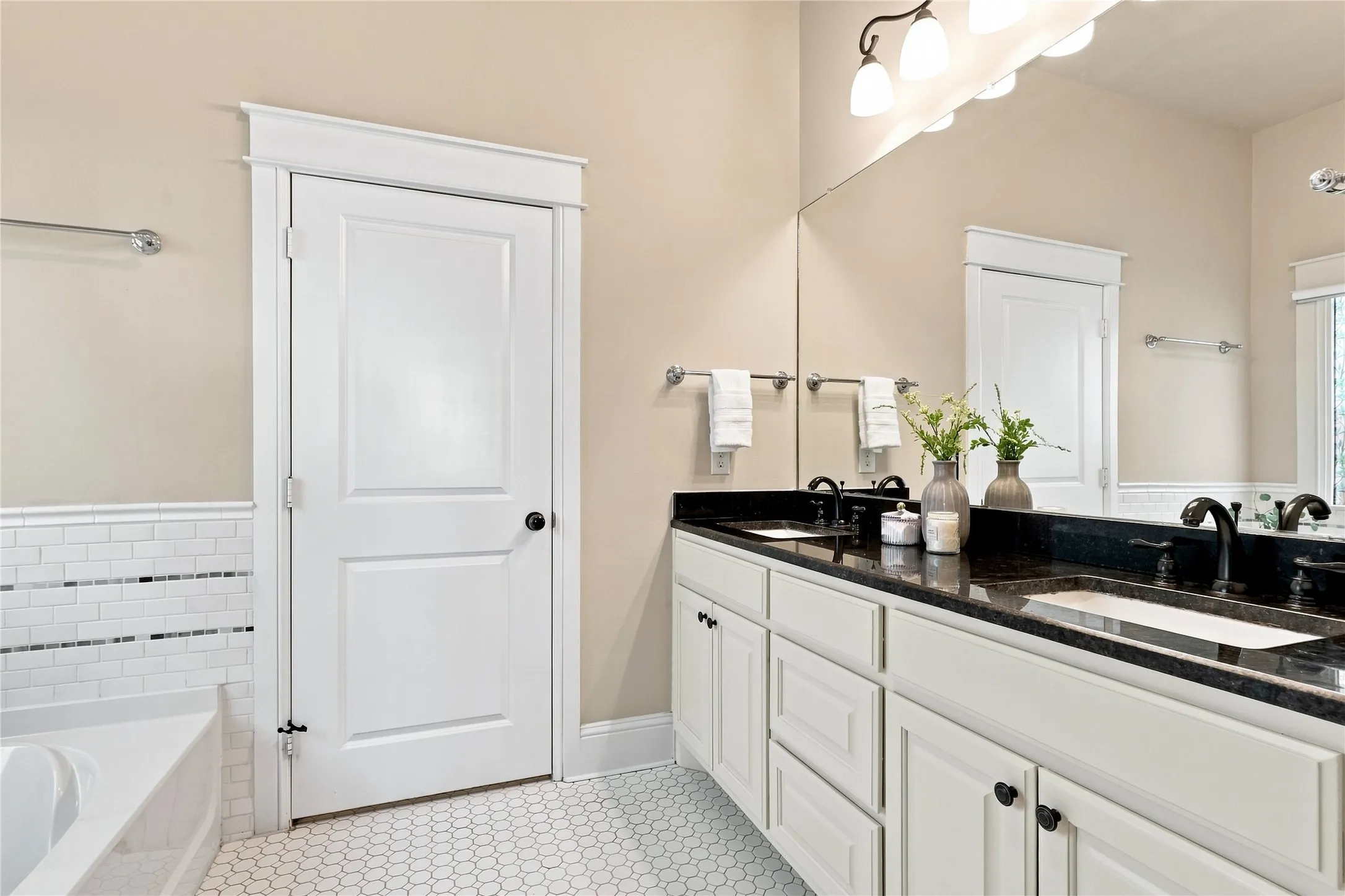 Single Family Residence For Sale in Tarrant County , 1604 Washington Avenue, Fort Worth, Texas 76104, 4 Bedroom, 3 Bathroom, 1 Garage spaces, 2,294 Sqft, built in 2013, mls#21337480, Real Estate Agent in Fort Worth, Homes For Sale in Tarrant county, Homes For Sale in Fort Worth, Realtor in Fort Worth Texas, Real Estate Brokerage Independent Realty Texas, Luminita Cordes Realtor