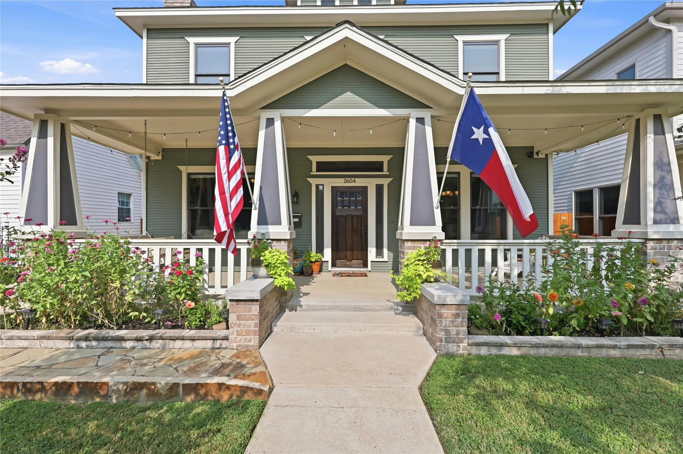 Single Family Residence For Sale in Tarrant County , 1604 Washington Avenue, Fort Worth, Texas 76104, 4 Bedroom, 3 Bathroom, 1 Garage spaces, 2,294 Sqft, built in 2013, mls#21337480, Real Estate Agent in Fort Worth, Homes For Sale in Tarrant county, Homes For Sale in Fort Worth, Realtor in Fort Worth Texas, Real Estate Brokerage Independent Realty Texas, Luminita Cordes Realtor