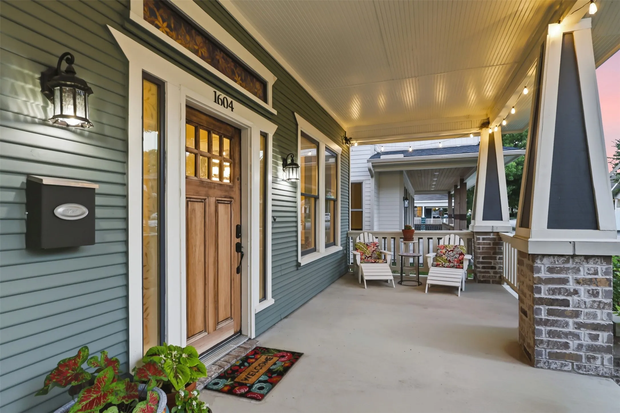 Single Family Residence For Sale in Tarrant County , 1604 Washington Avenue, Fort Worth, Texas 76104, 4 Bedroom, 3 Bathroom, 1 Garage spaces, 2,294 Sqft, built in 2013, mls#21337480, Real Estate Agent in Fort Worth, Homes For Sale in Tarrant county, Homes For Sale in Fort Worth, Realtor in Fort Worth Texas, Real Estate Brokerage Independent Realty Texas, Luminita Cordes Realtor