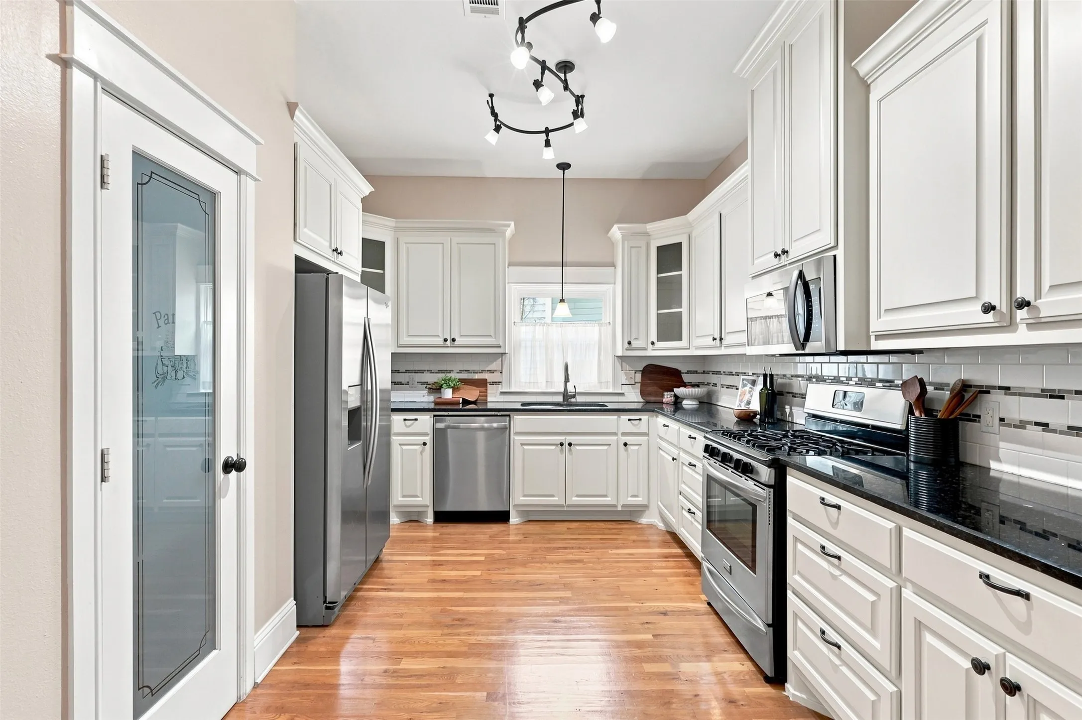 Single Family Residence For Sale in Tarrant County , 1604 Washington Avenue, Fort Worth, Texas 76104, 4 Bedroom, 3 Bathroom, 1 Garage spaces, 2,294 Sqft, built in 2013, mls#21337480, Real Estate Agent in Fort Worth, Homes For Sale in Tarrant county, Homes For Sale in Fort Worth, Realtor in Fort Worth Texas, Real Estate Brokerage Independent Realty Texas, Luminita Cordes Realtor