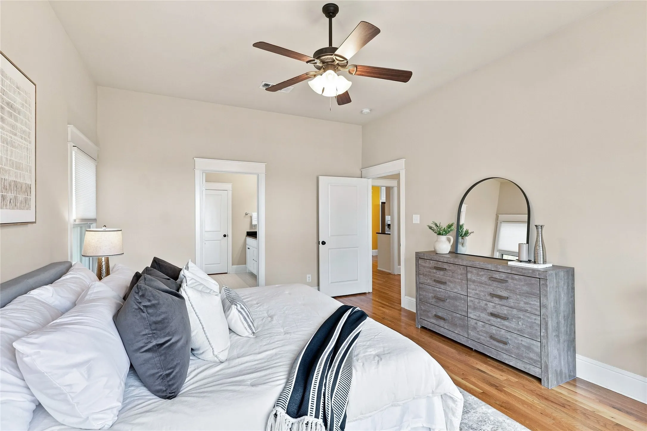 Single Family Residence For Sale in Tarrant County , 1604 Washington Avenue, Fort Worth, Texas 76104, 4 Bedroom, 3 Bathroom, 1 Garage spaces, 2,294 Sqft, built in 2013, mls#21337480, Real Estate Agent in Fort Worth, Homes For Sale in Tarrant county, Homes For Sale in Fort Worth, Realtor in Fort Worth Texas, Real Estate Brokerage Independent Realty Texas, Luminita Cordes Realtor
