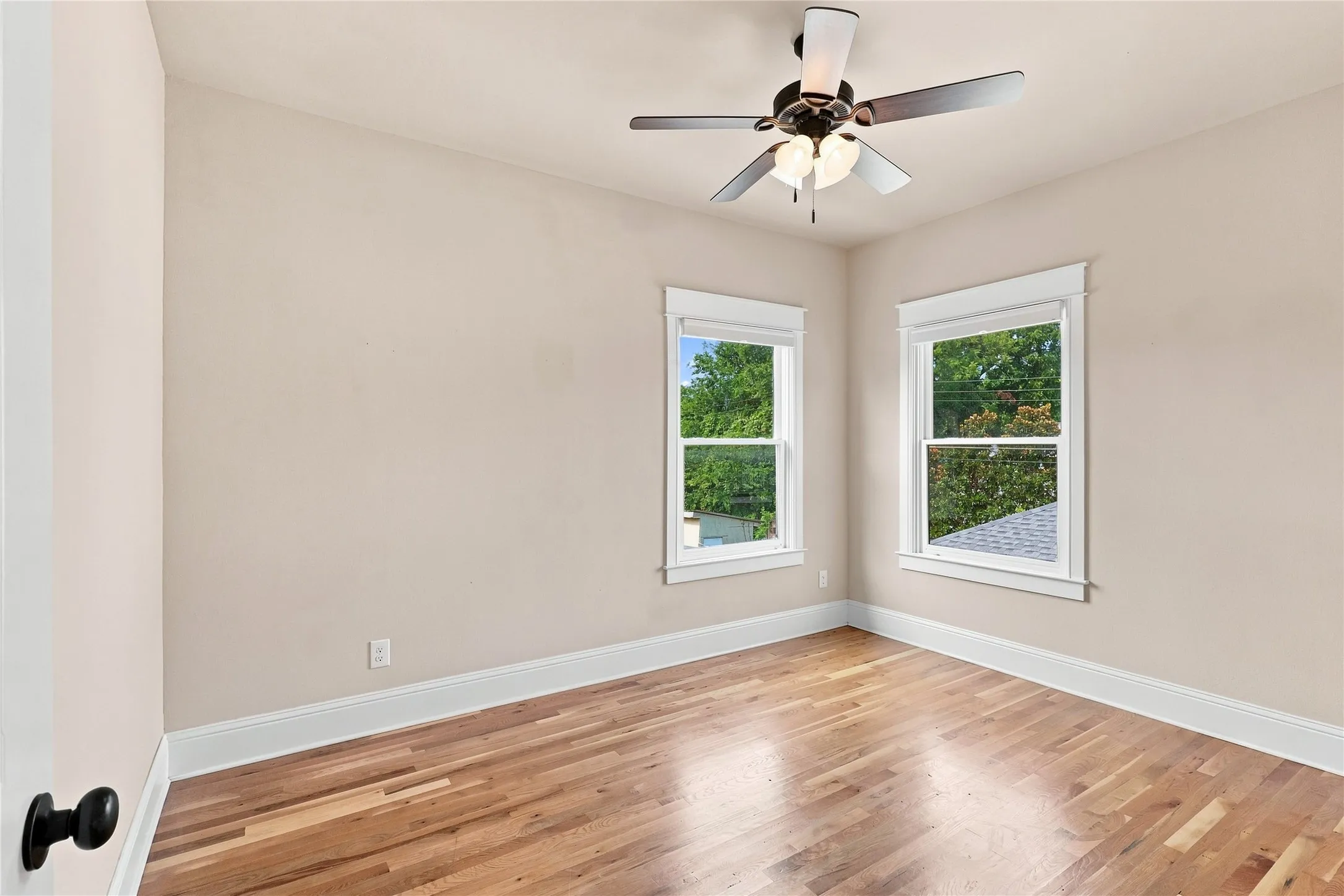 Single Family Residence For Sale in Tarrant County , 1604 Washington Avenue, Fort Worth, Texas 76104, 4 Bedroom, 3 Bathroom, 1 Garage spaces, 2,294 Sqft, built in 2013, mls#21337480, Real Estate Agent in Fort Worth, Homes For Sale in Tarrant county, Homes For Sale in Fort Worth, Realtor in Fort Worth Texas, Real Estate Brokerage Independent Realty Texas, Luminita Cordes Realtor
