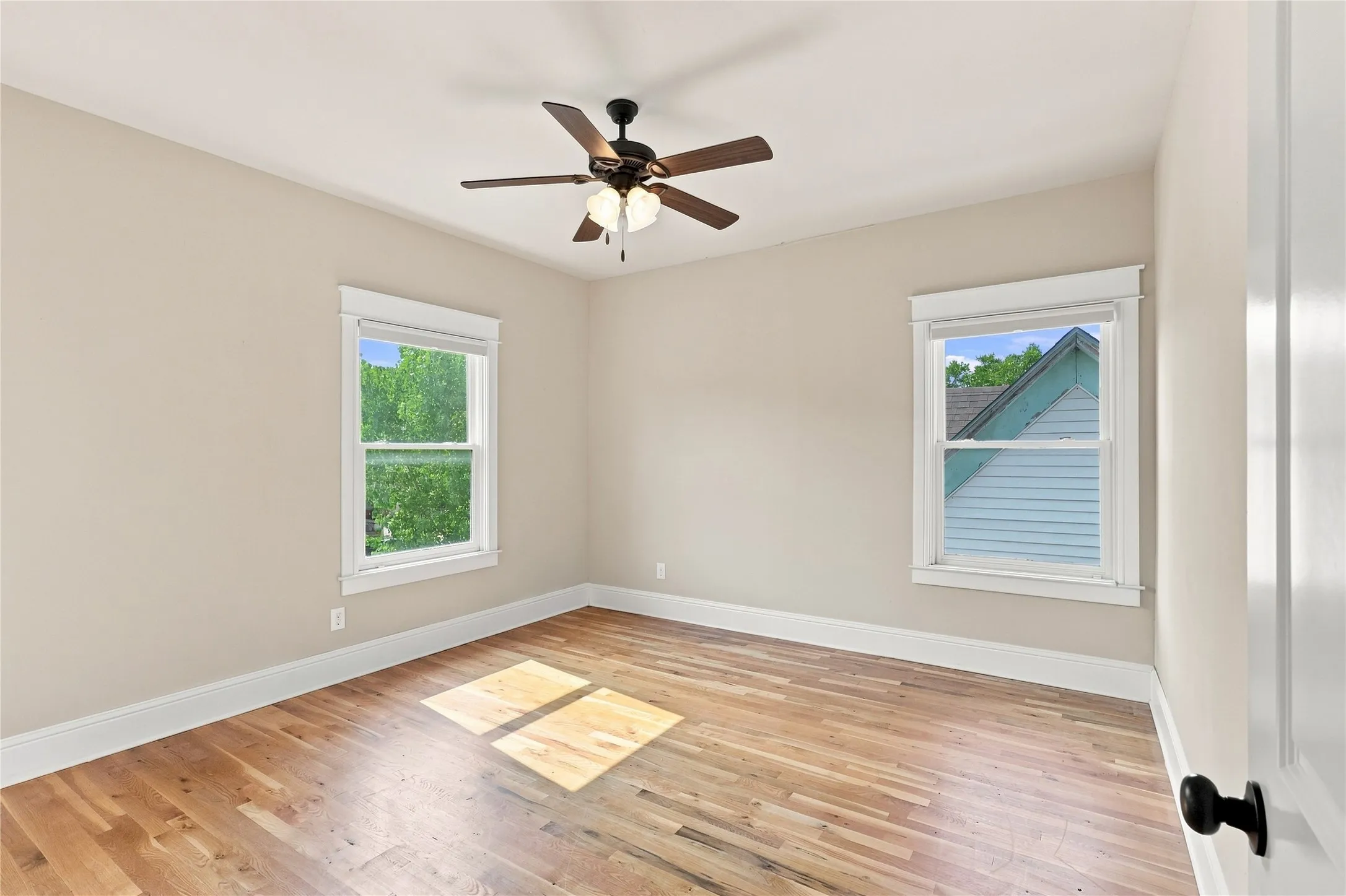 Single Family Residence For Sale in Tarrant County , 1604 Washington Avenue, Fort Worth, Texas 76104, 4 Bedroom, 3 Bathroom, 1 Garage spaces, 2,294 Sqft, built in 2013, mls#21337480, Real Estate Agent in Fort Worth, Homes For Sale in Tarrant county, Homes For Sale in Fort Worth, Realtor in Fort Worth Texas, Real Estate Brokerage Independent Realty Texas, Luminita Cordes Realtor