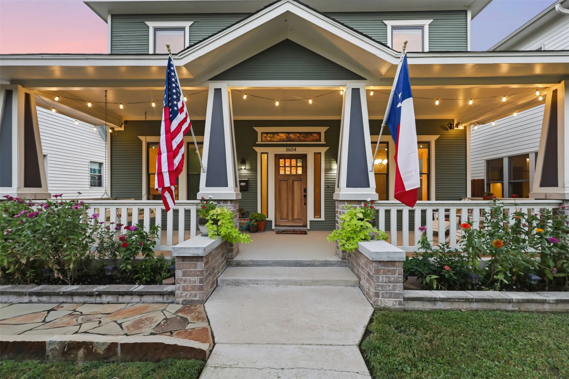 Single Family Residence For Sale in Tarrant County , 1604 Washington Avenue, Fort Worth, Texas 76104, 4 Bedroom, 3 Bathroom, 1 Garage spaces, 2,294 Sqft, built in 2013, mls#21337480, Real Estate Agent in Fort Worth, Homes For Sale in Tarrant county, Homes For Sale in Fort Worth, Realtor in Fort Worth Texas, Real Estate Brokerage Independent Realty Texas, Luminita Cordes Realtor