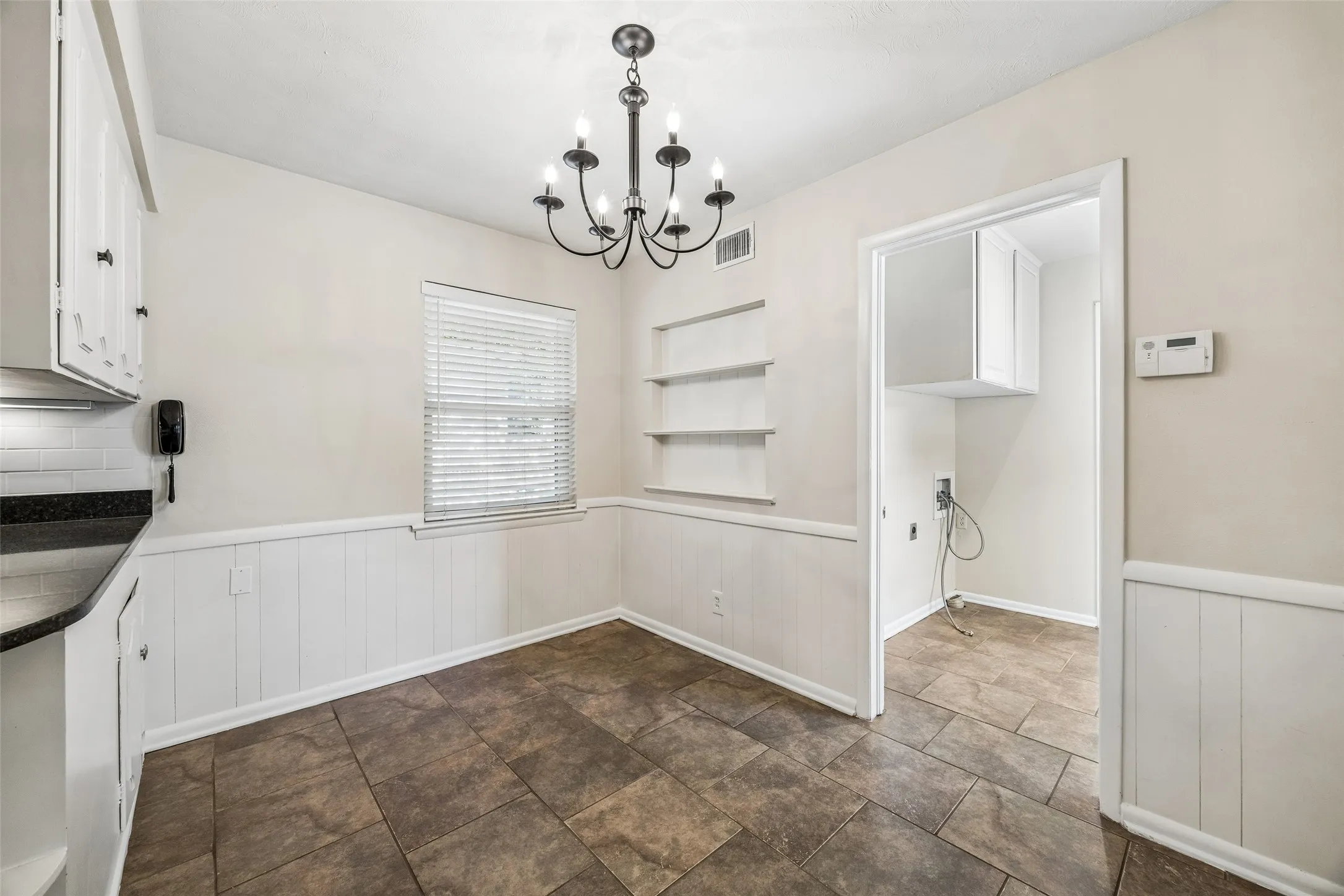 Single Family Residence For Sale in Dallas County , 6147 Woodcrest Lane, Dallas, Texas 75214, 3 Bedroom, 3 Bathroom, 2 Garage spaces, 1,804 Sqft, built in 1957, mls#21326086, Real Estate Agent in Dallas, Homes For Sale in Dallas county, Homes For Sale in Dallas, Realtor in Dallas Texas, Real Estate Brokerage Independent Realty Texas, Luminita Cordes Realtor