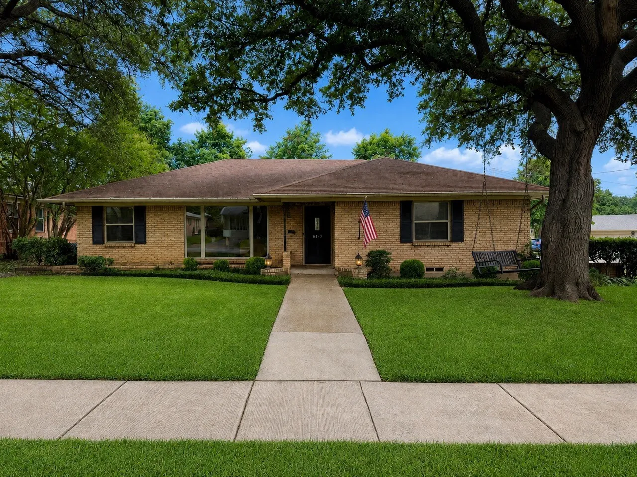 Single Family Residence For Sale in Dallas County , 6147 Woodcrest Lane, Dallas, Texas 75214, 3 Bedroom, 3 Bathroom, 2 Garage spaces, 1,804 Sqft, built in 1957, mls#21326086, Real Estate Agent in Dallas, Homes For Sale in Dallas county, Homes For Sale in Dallas, Realtor in Dallas Texas, Real Estate Brokerage Independent Realty Texas, Luminita Cordes Realtor