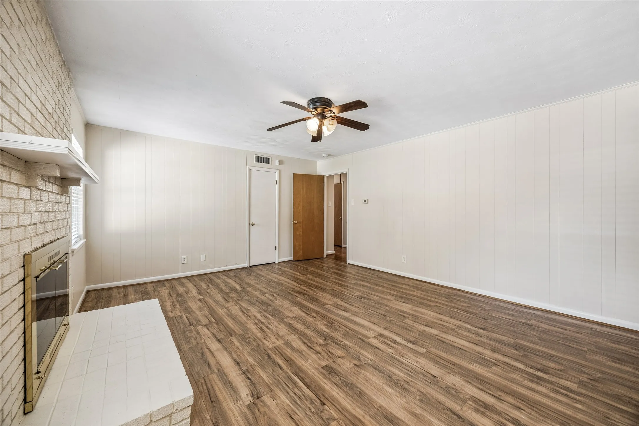 Single Family Residence For Sale in Dallas County , 6147 Woodcrest Lane, Dallas, Texas 75214, 3 Bedroom, 3 Bathroom, 2 Garage spaces, 1,804 Sqft, built in 1957, mls#21326086, Real Estate Agent in Dallas, Homes For Sale in Dallas county, Homes For Sale in Dallas, Realtor in Dallas Texas, Real Estate Brokerage Independent Realty Texas, Luminita Cordes Realtor