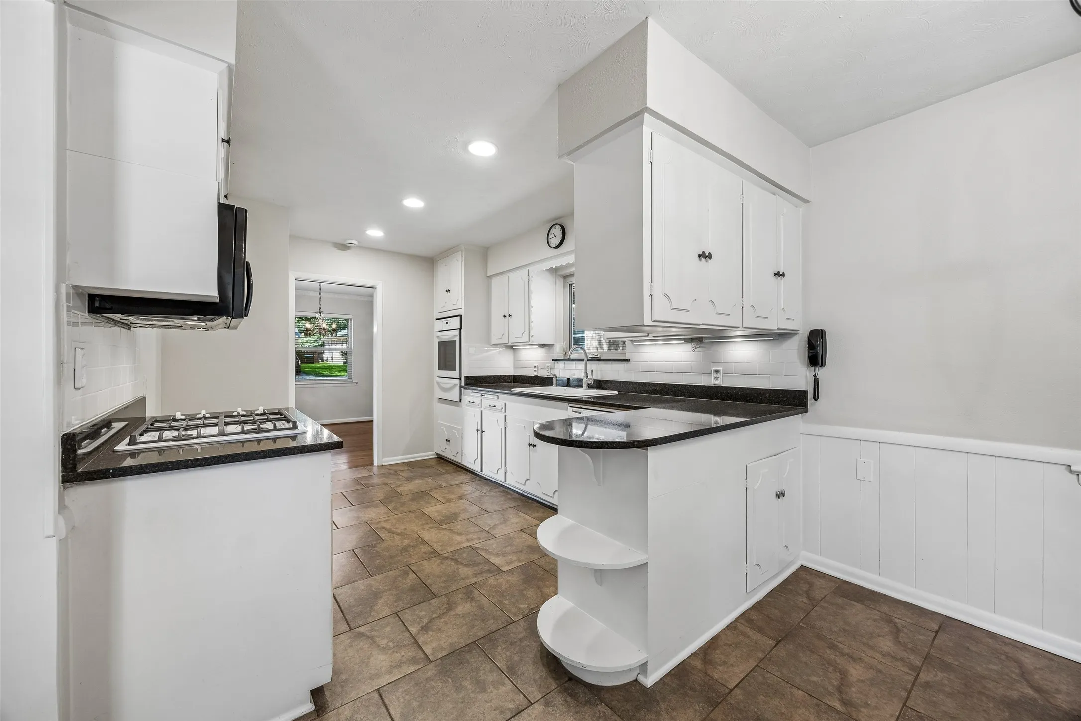Single Family Residence For Sale in Dallas County , 6147 Woodcrest Lane, Dallas, Texas 75214, 3 Bedroom, 3 Bathroom, 2 Garage spaces, 1,804 Sqft, built in 1957, mls#21326086, Real Estate Agent in Dallas, Homes For Sale in Dallas county, Homes For Sale in Dallas, Realtor in Dallas Texas, Real Estate Brokerage Independent Realty Texas, Luminita Cordes Realtor