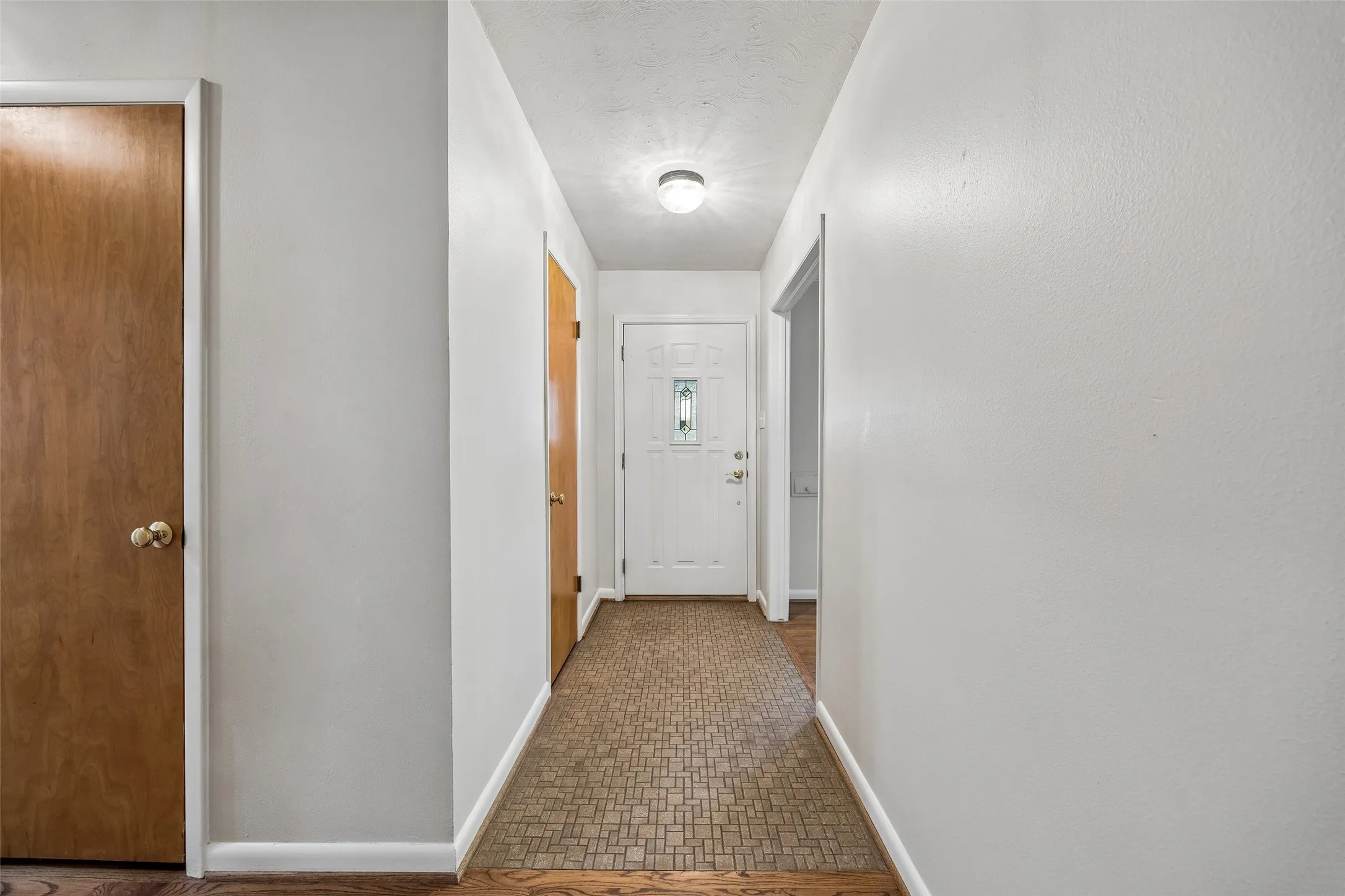 Single Family Residence For Sale in Dallas County , 6147 Woodcrest Lane, Dallas, Texas 75214, 3 Bedroom, 3 Bathroom, 2 Garage spaces, 1,804 Sqft, built in 1957, mls#21326086, Real Estate Agent in Dallas, Homes For Sale in Dallas county, Homes For Sale in Dallas, Realtor in Dallas Texas, Real Estate Brokerage Independent Realty Texas, Luminita Cordes Realtor