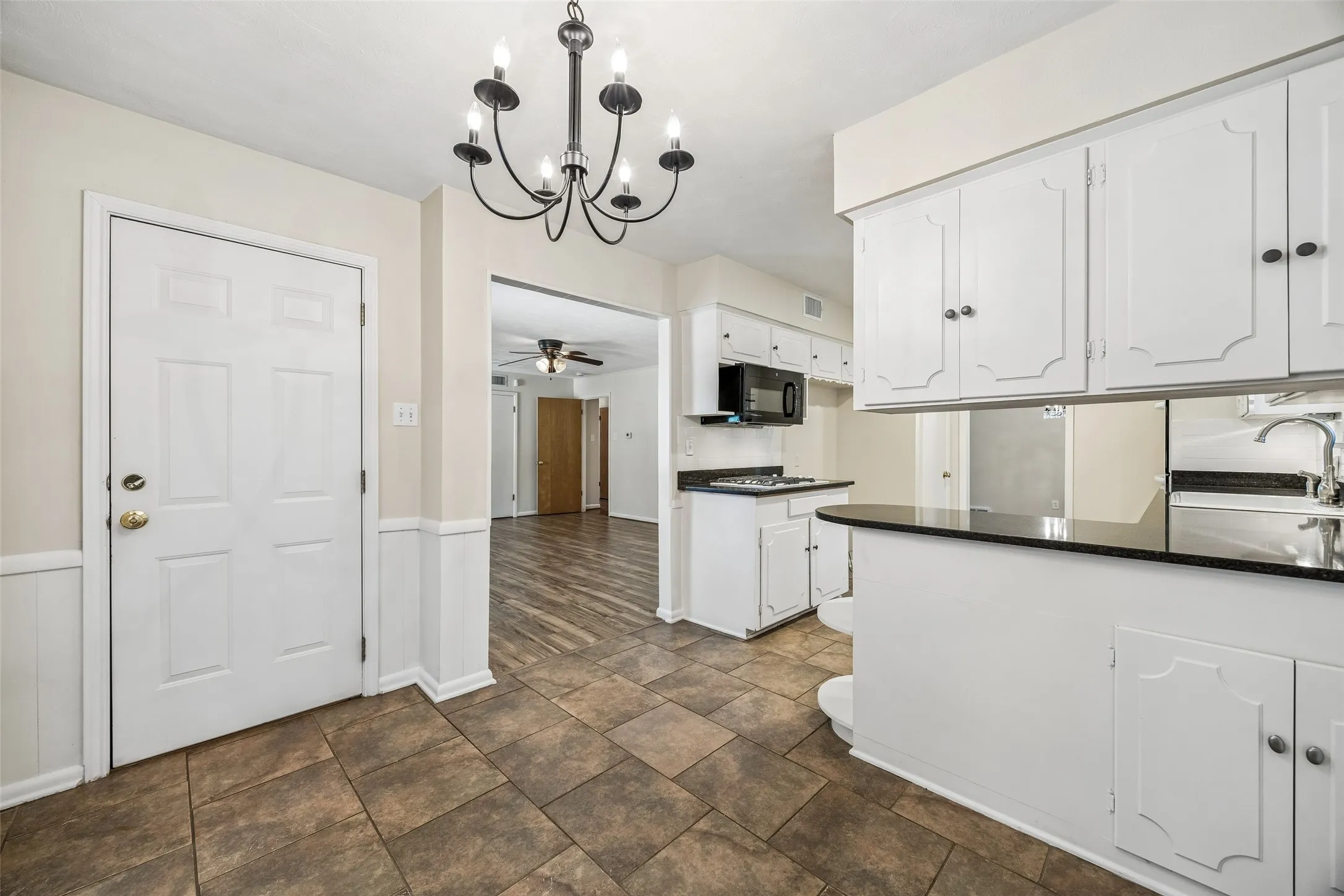 Single Family Residence For Sale in Dallas County , 6147 Woodcrest Lane, Dallas, Texas 75214, 3 Bedroom, 3 Bathroom, 2 Garage spaces, 1,804 Sqft, built in 1957, mls#21326086, Real Estate Agent in Dallas, Homes For Sale in Dallas county, Homes For Sale in Dallas, Realtor in Dallas Texas, Real Estate Brokerage Independent Realty Texas, Luminita Cordes Realtor