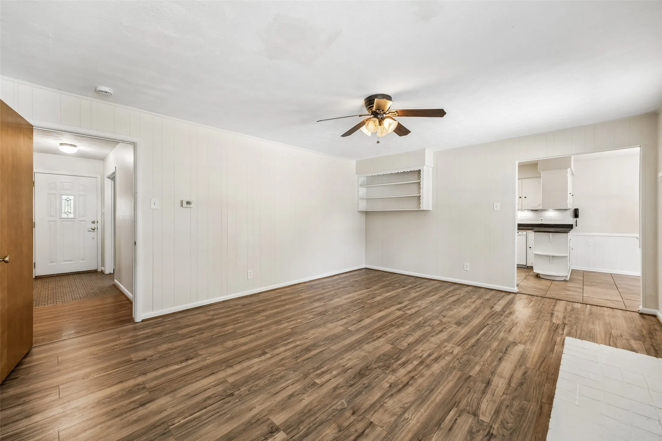 Single Family Residence For Sale in Dallas County , 6147 Woodcrest Lane, Dallas, Texas 75214, 3 Bedroom, 3 Bathroom, 2 Garage spaces, 1,804 Sqft, built in 1957, mls#21326086, Real Estate Agent in Dallas, Homes For Sale in Dallas county, Homes For Sale in Dallas, Realtor in Dallas Texas, Real Estate Brokerage Independent Realty Texas, Luminita Cordes Realtor