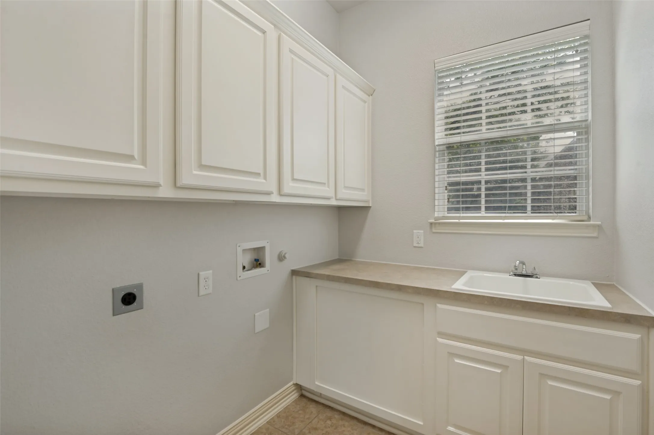 Single Family Residence For Sale in Denton County , 2275 Dame Laurel Lane, Lewisville, Texas 75056, 5 Bedroom, 4 Bathroom, 3 Garage spaces, 3,864 Sqft, built in 2004, mls#21336399, Real Estate Agent in Lewisville, Homes For Sale in Denton county, Homes For Sale in Lewisville, Realtor in Lewisville Texas, Real Estate Brokerage Independent Realty Texas, Luminita Cordes Realtor