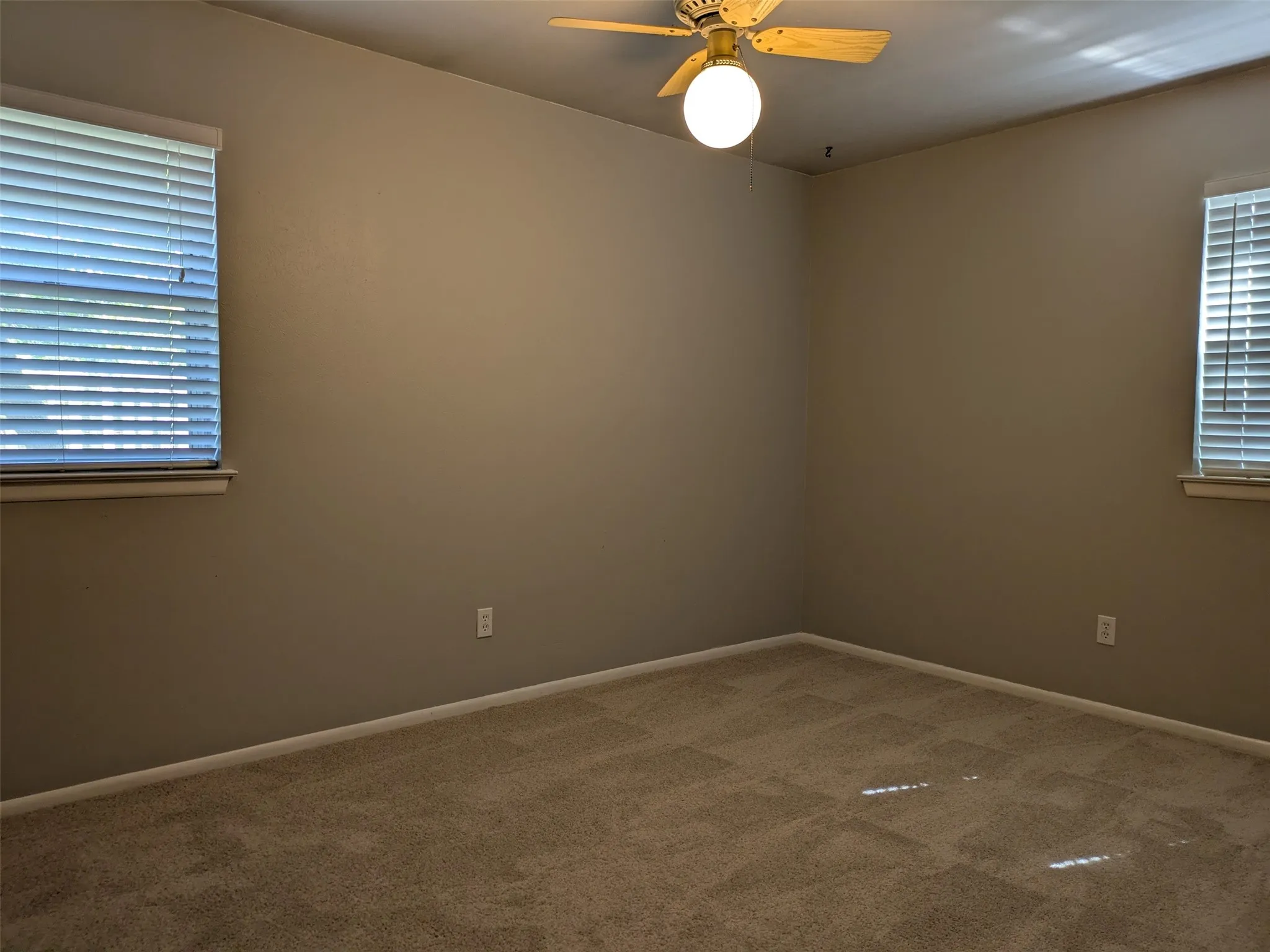 Single Family Residence For Sale in Tarrant County , 411 Baylor Drive, Arlington, Texas 76010, 3 Bedroom, 2 Bathroom, 2 Garage spaces, 1,598 Sqft, built in 1967, mls#21337441, Real Estate Agent in Arlington, Homes For Sale in Tarrant county, Homes For Sale in Arlington, Realtor in Arlington Texas, Real Estate Brokerage Independent Realty Texas, Luminita Cordes Realtor