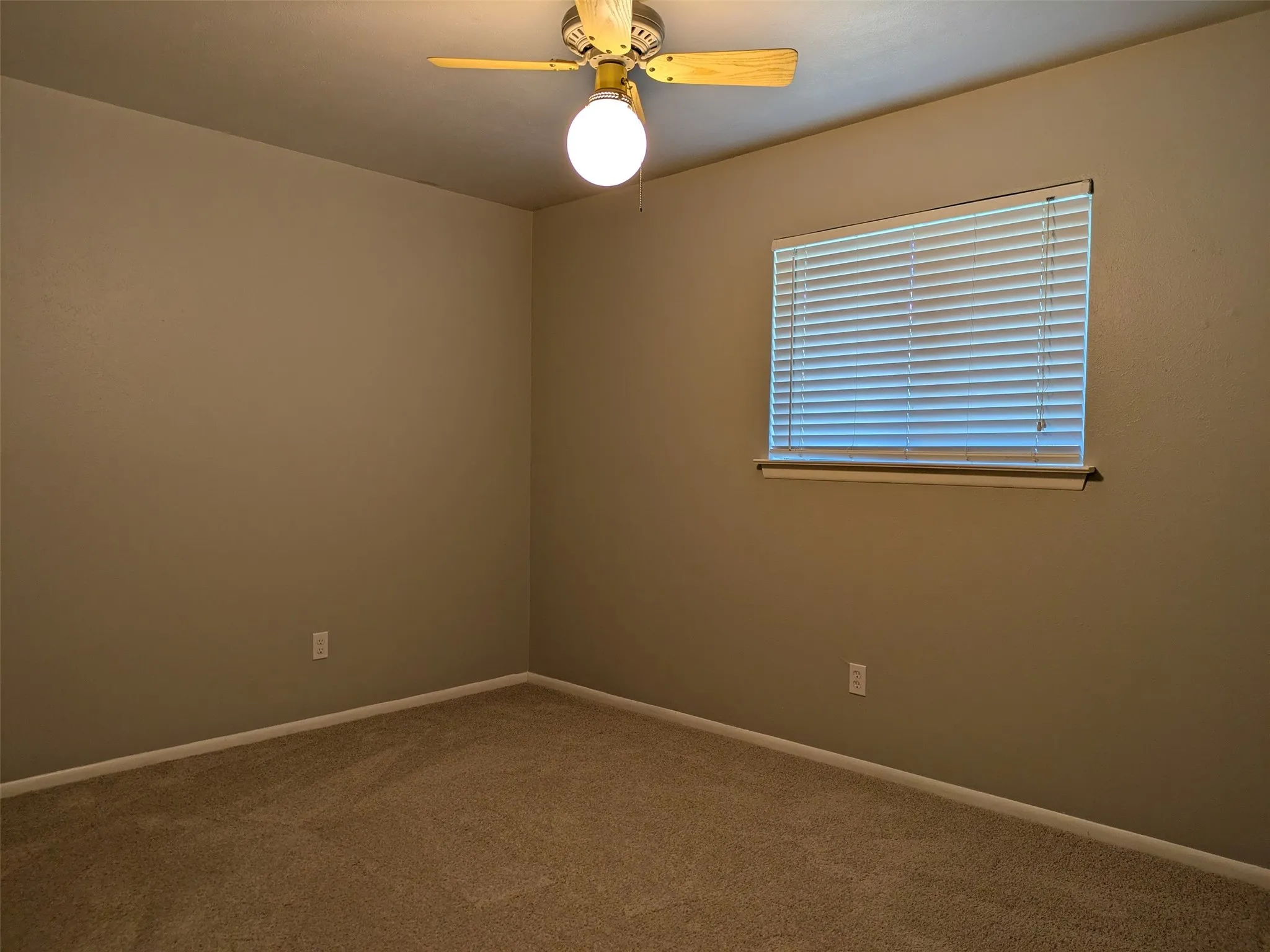Single Family Residence For Sale in Tarrant County , 411 Baylor Drive, Arlington, Texas 76010, 3 Bedroom, 2 Bathroom, 2 Garage spaces, 1,598 Sqft, built in 1967, mls#21337441, Real Estate Agent in Arlington, Homes For Sale in Tarrant county, Homes For Sale in Arlington, Realtor in Arlington Texas, Real Estate Brokerage Independent Realty Texas, Luminita Cordes Realtor